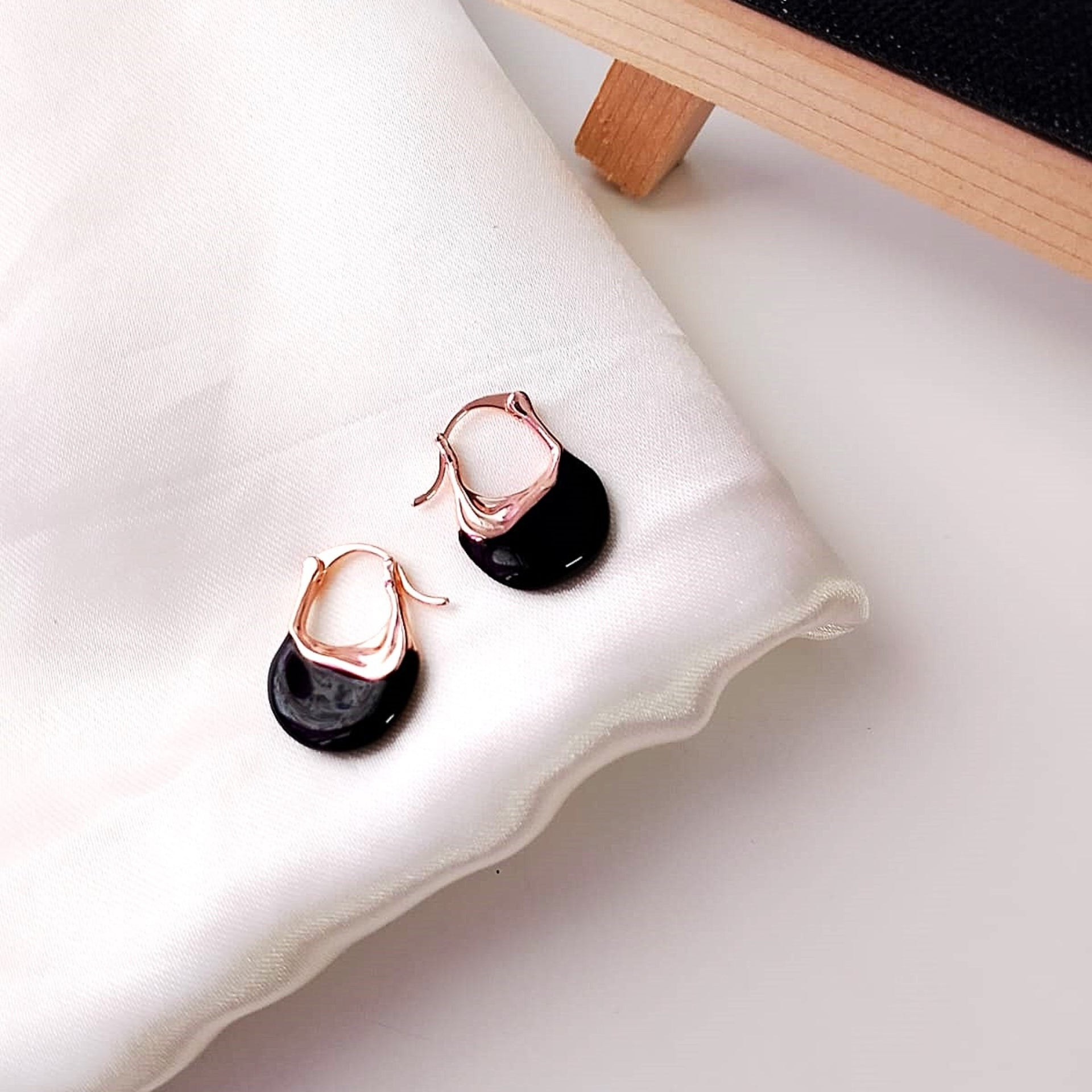 Midnight Elegance Hoop Earrings – Black & Silver Chunky Hoops for Women