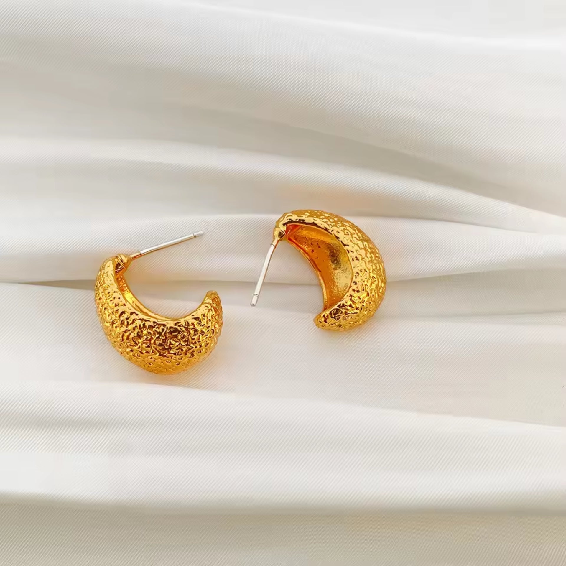 Water drop fold texture earrings