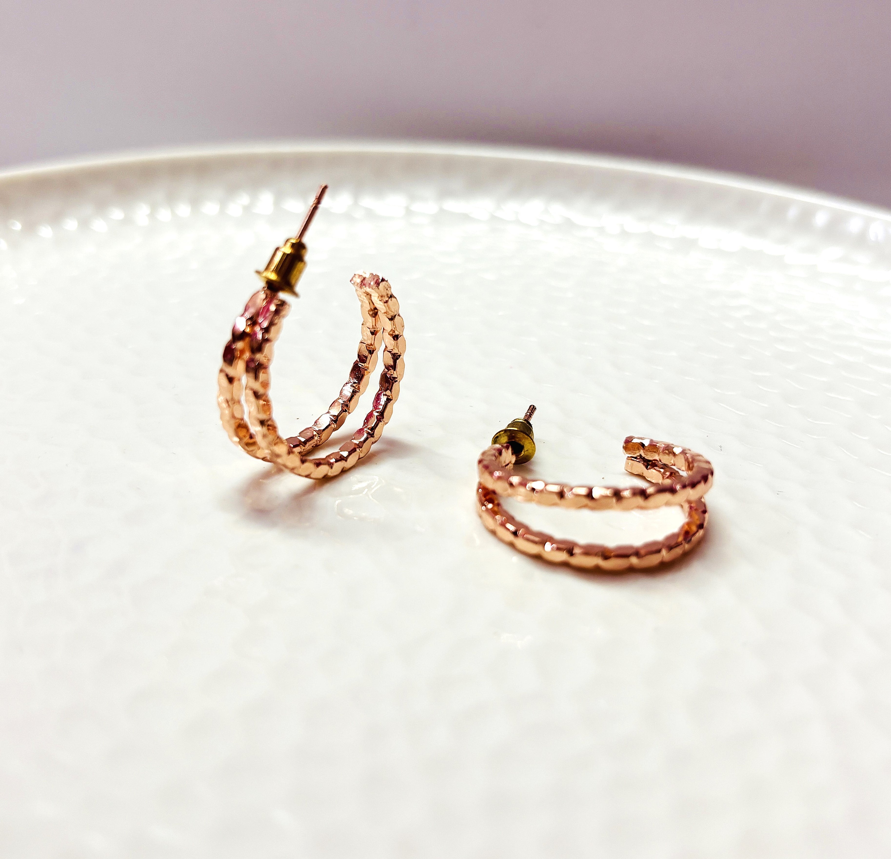 Rose Gold Elegant Hoop Earrings – Lightweight Daily Wear