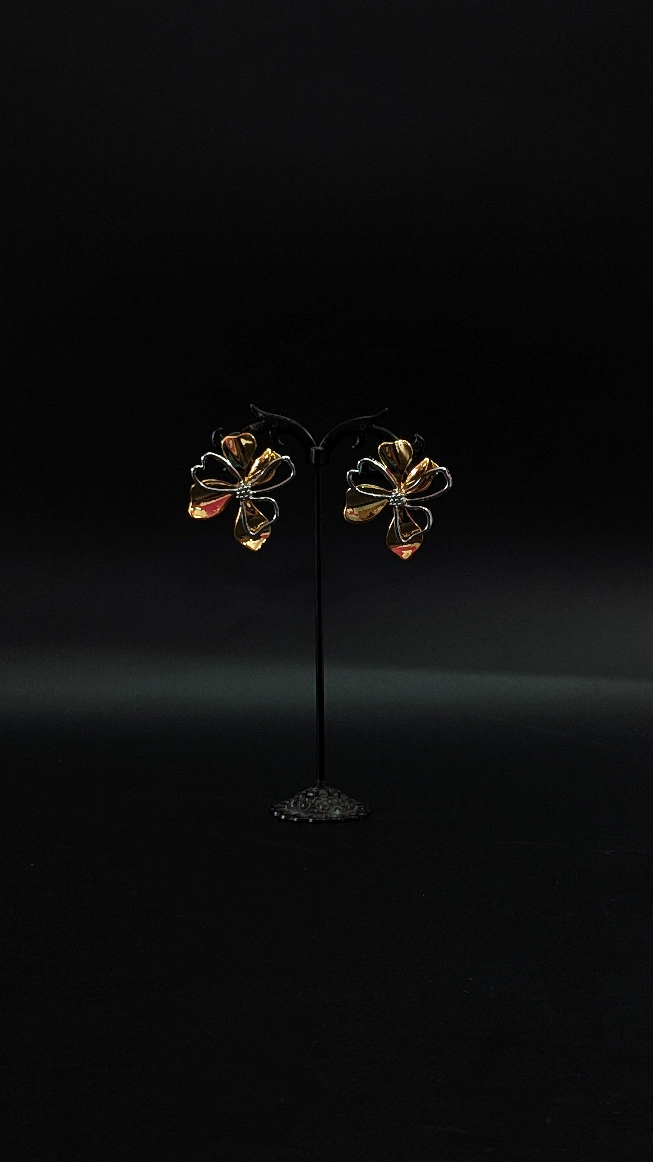 Golden Flower Stud Earrings – Elegant Daily & Party Wear