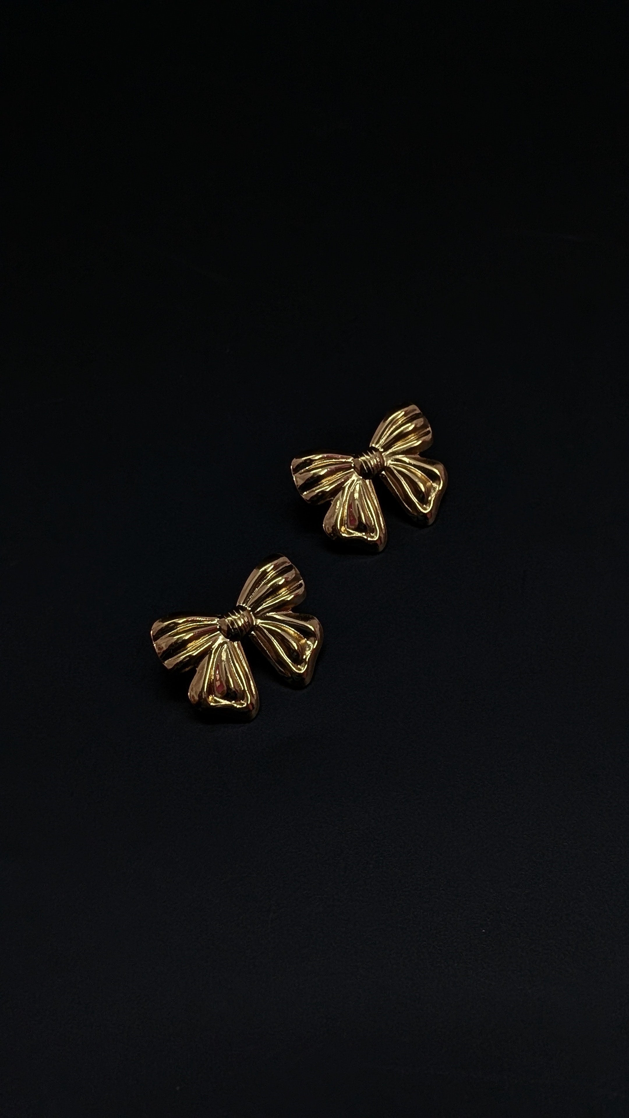 Golden Bow Stud Earrings – Elegant Ribbon-Inspired Jewelry