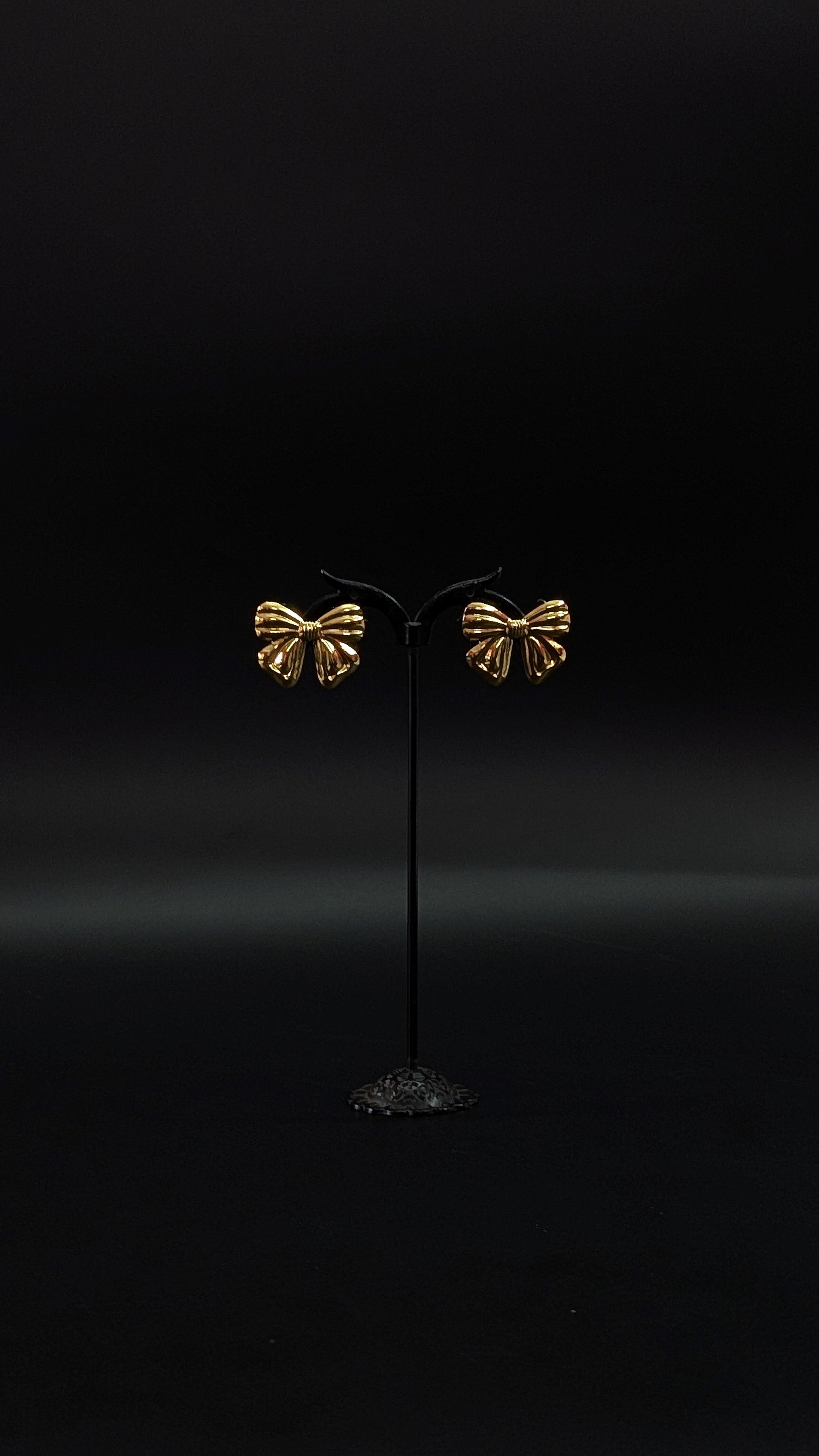 Golden Bow Stud Earrings – Elegant Ribbon-Inspired Jewelry