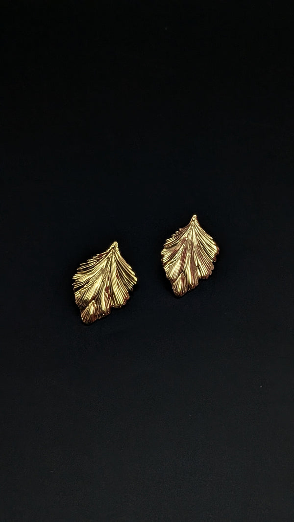 Golden Leaf Stud Earrings – Elegant Nature-Inspired Jewelry