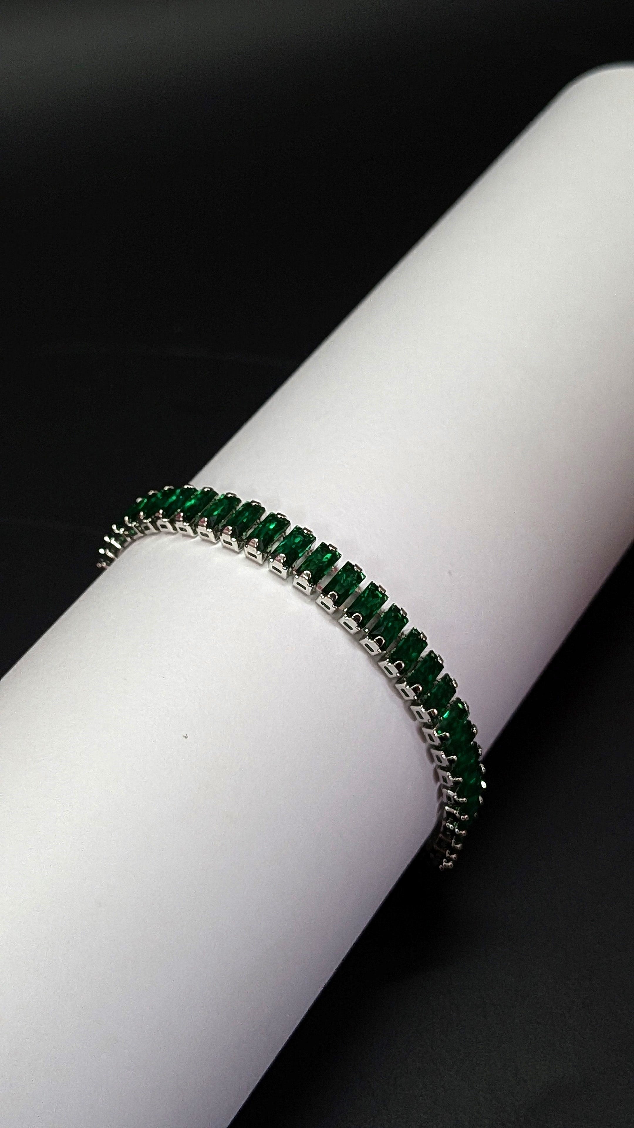 Elegant Emerald Green Tennis Bracelet with Silver Detailing