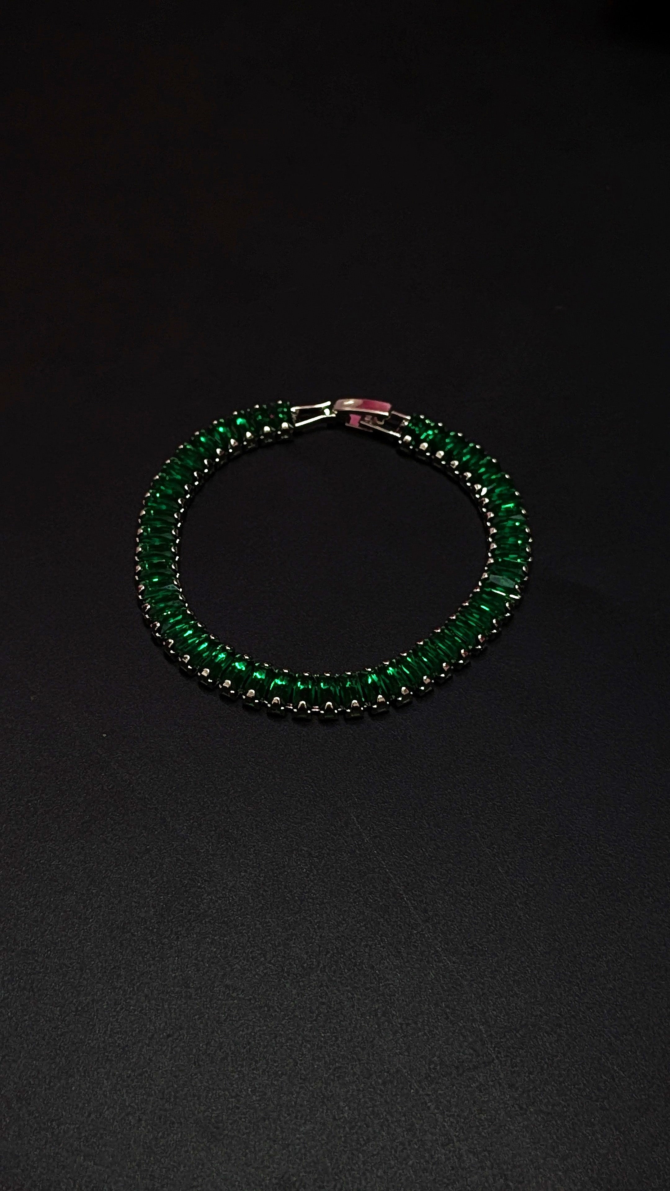 Elegant Emerald Green Tennis Bracelet with Silver Detailing