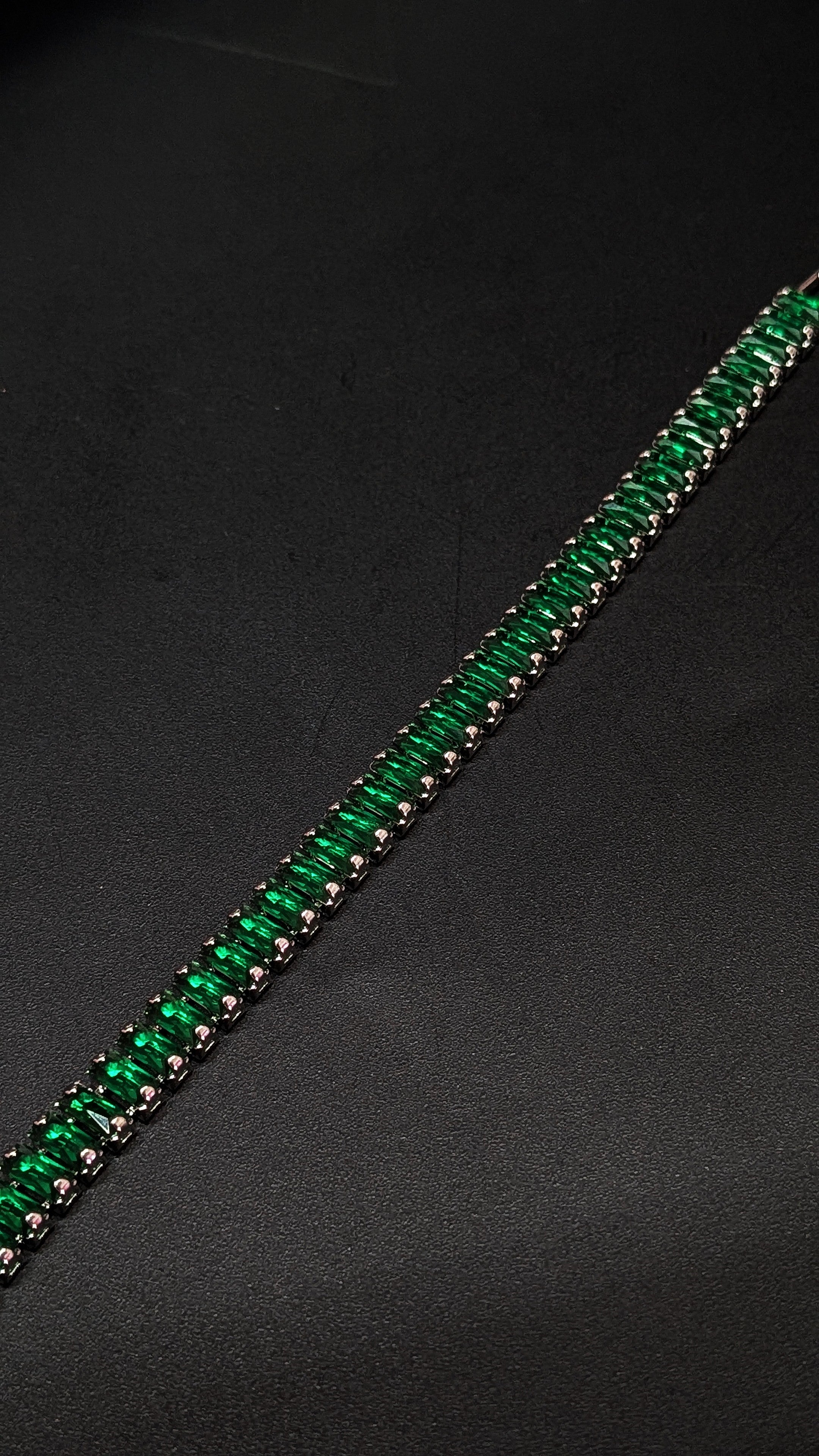 Elegant Emerald Green Tennis Bracelet with Silver Detailing