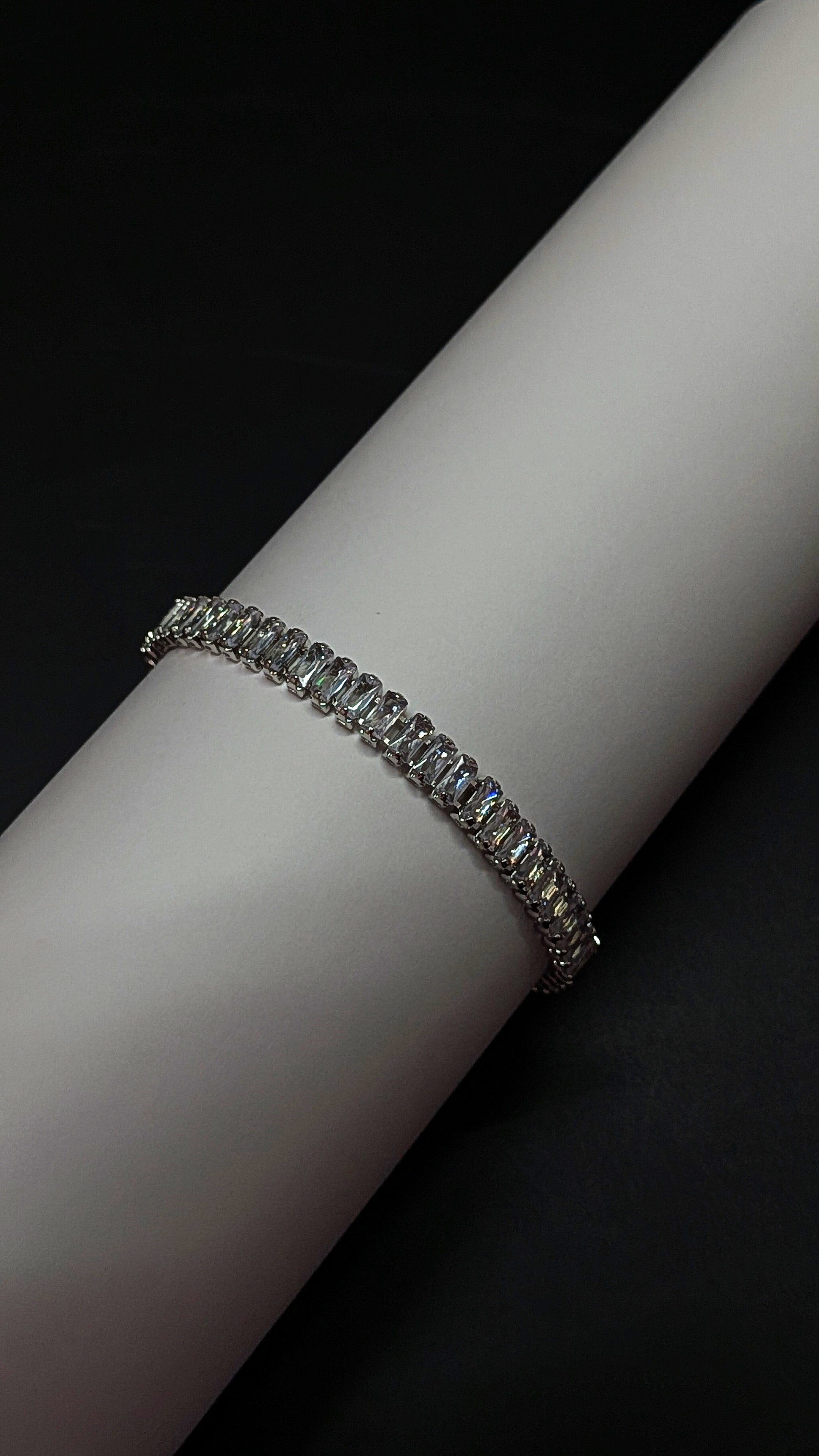 Elegant Silver Crystal Tennis Bracelet – Dazzling Shine