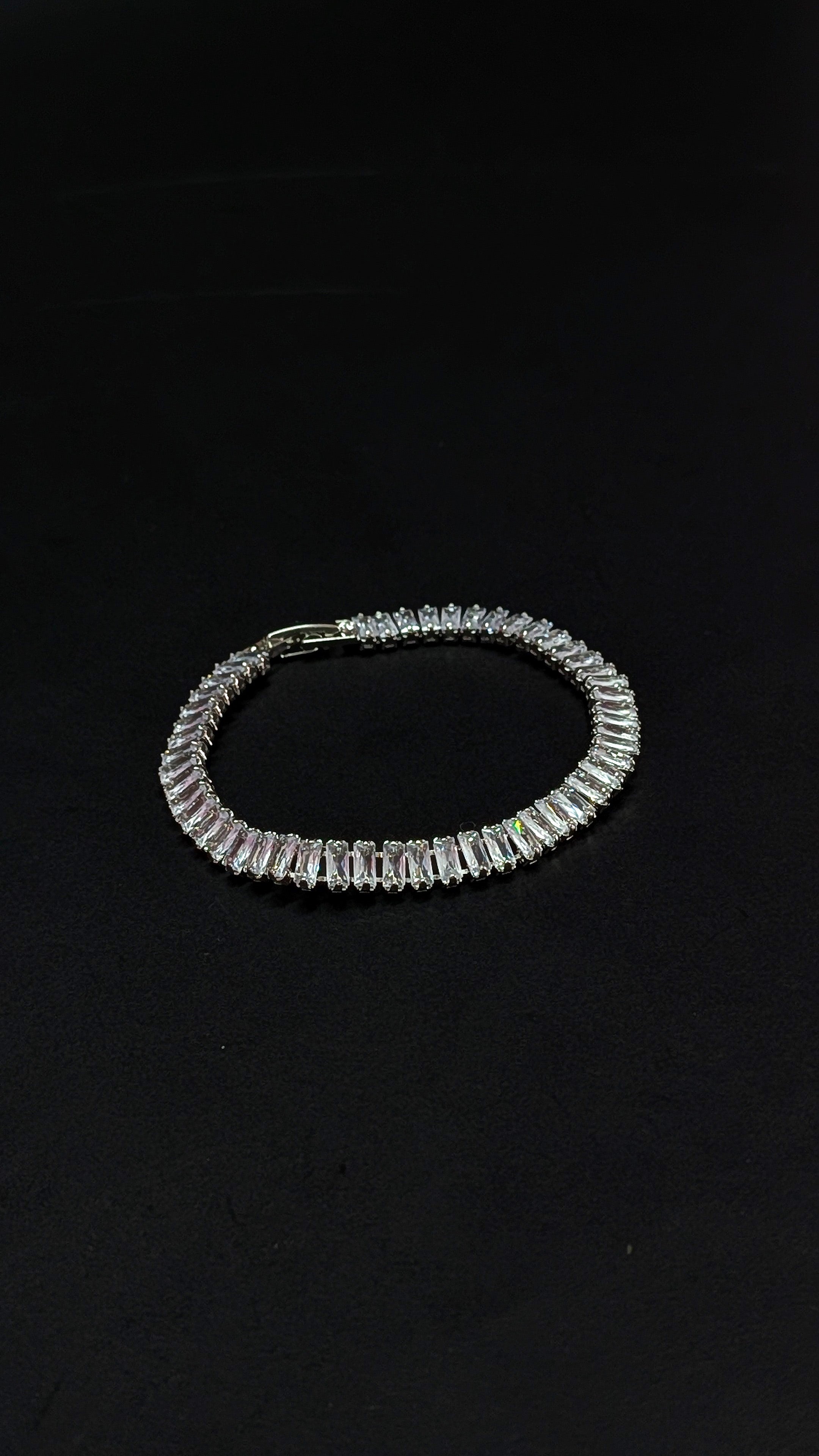 Elegant Silver Crystal Tennis Bracelet – Dazzling Shine