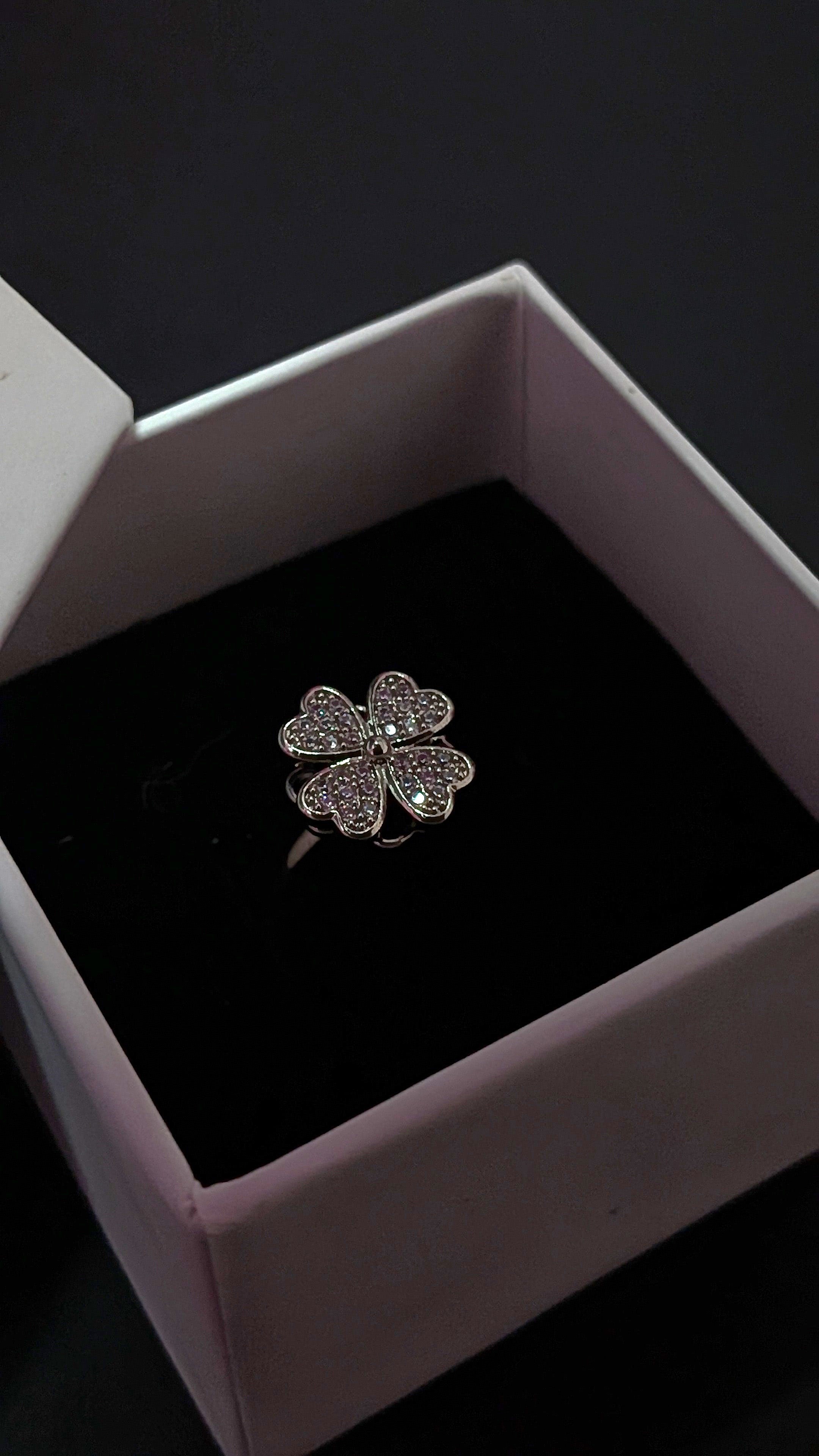 Four-Leaf Clover Anxiety Spinner Ring – Lucky Stress-Relief Jewelry