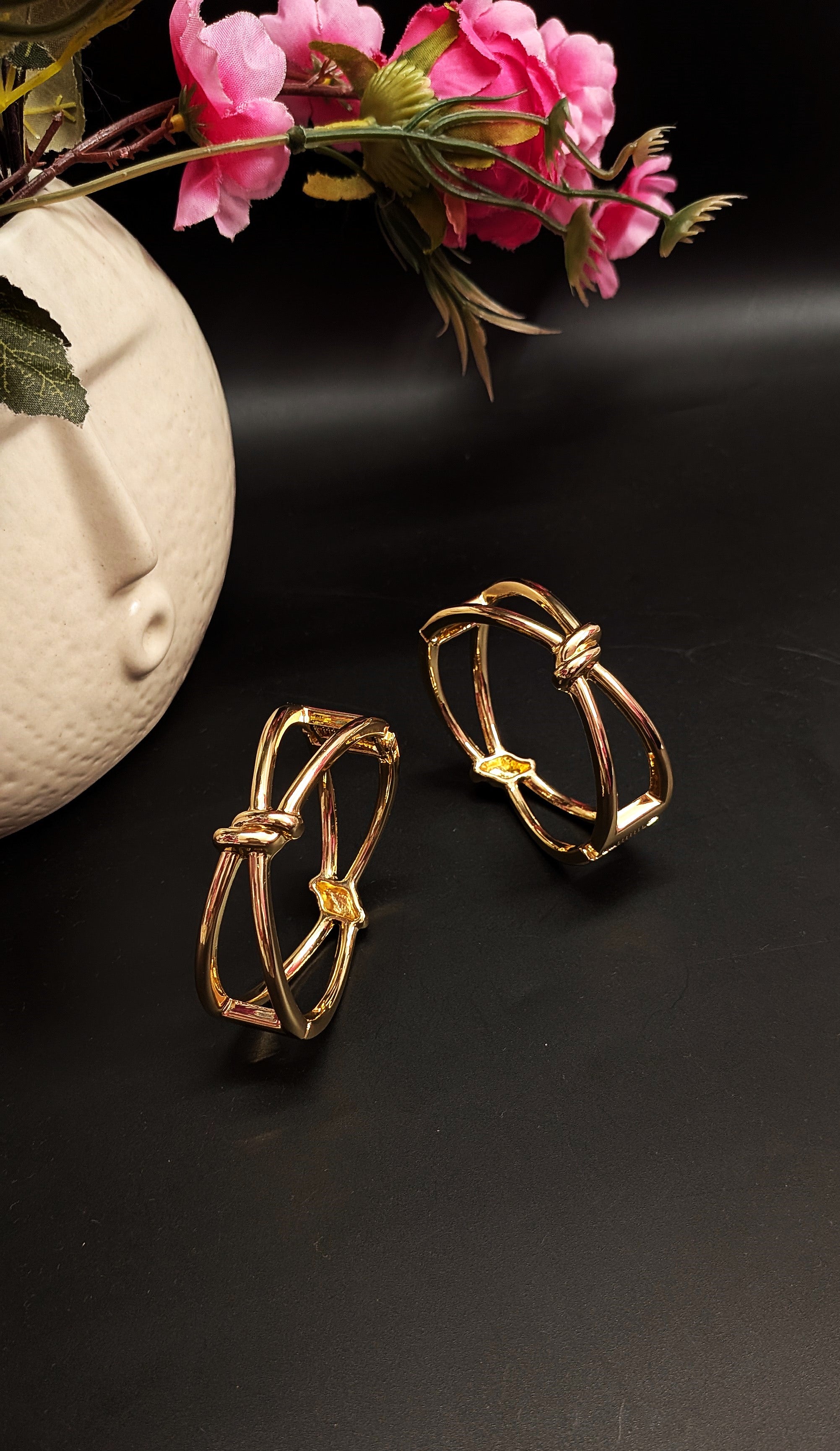 Golden Knot Cuff Bracelet – Bold Minimalist Statement