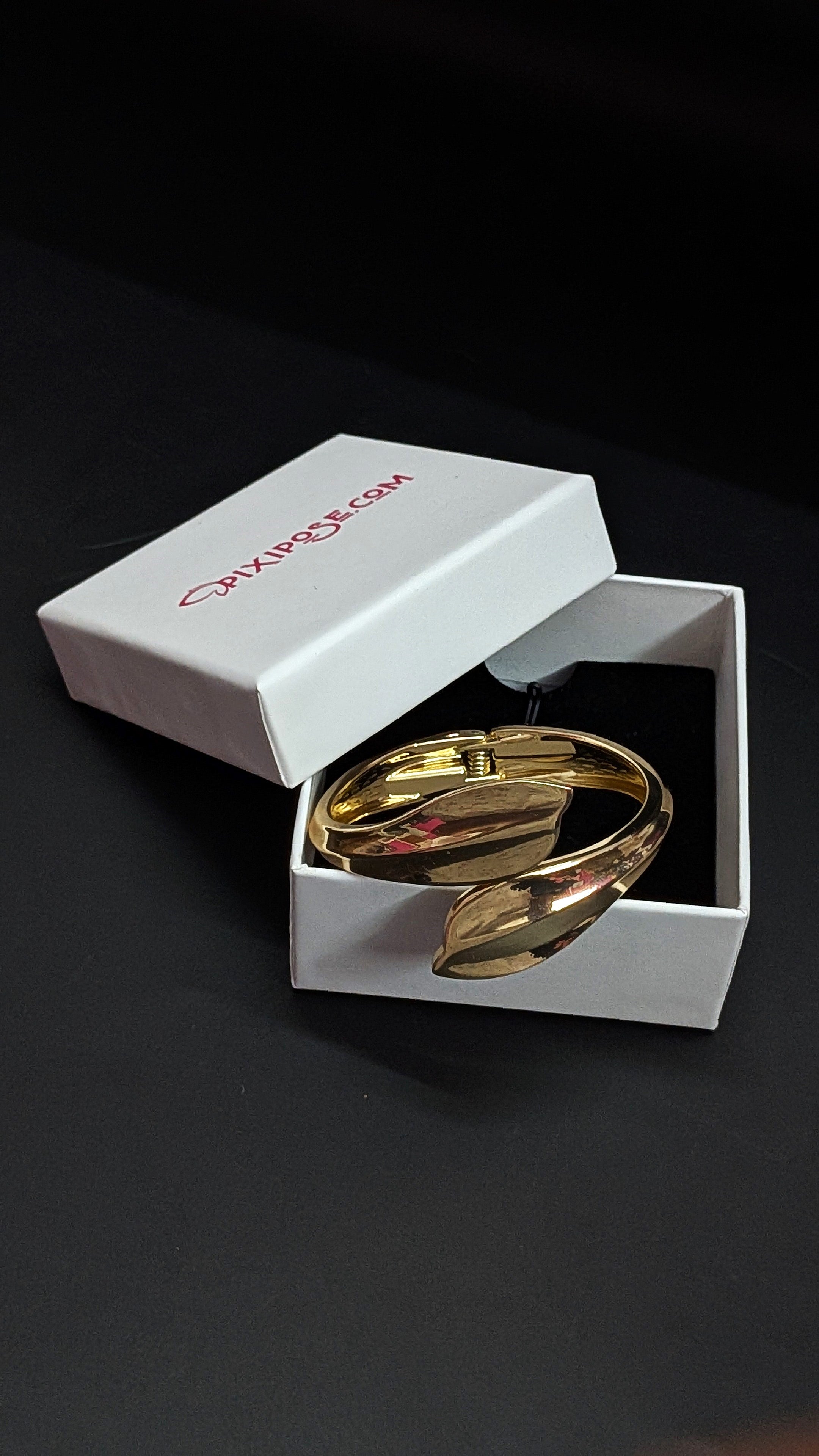 Golden Flame Cuff Bracelet – Bold Sculpted Statement
