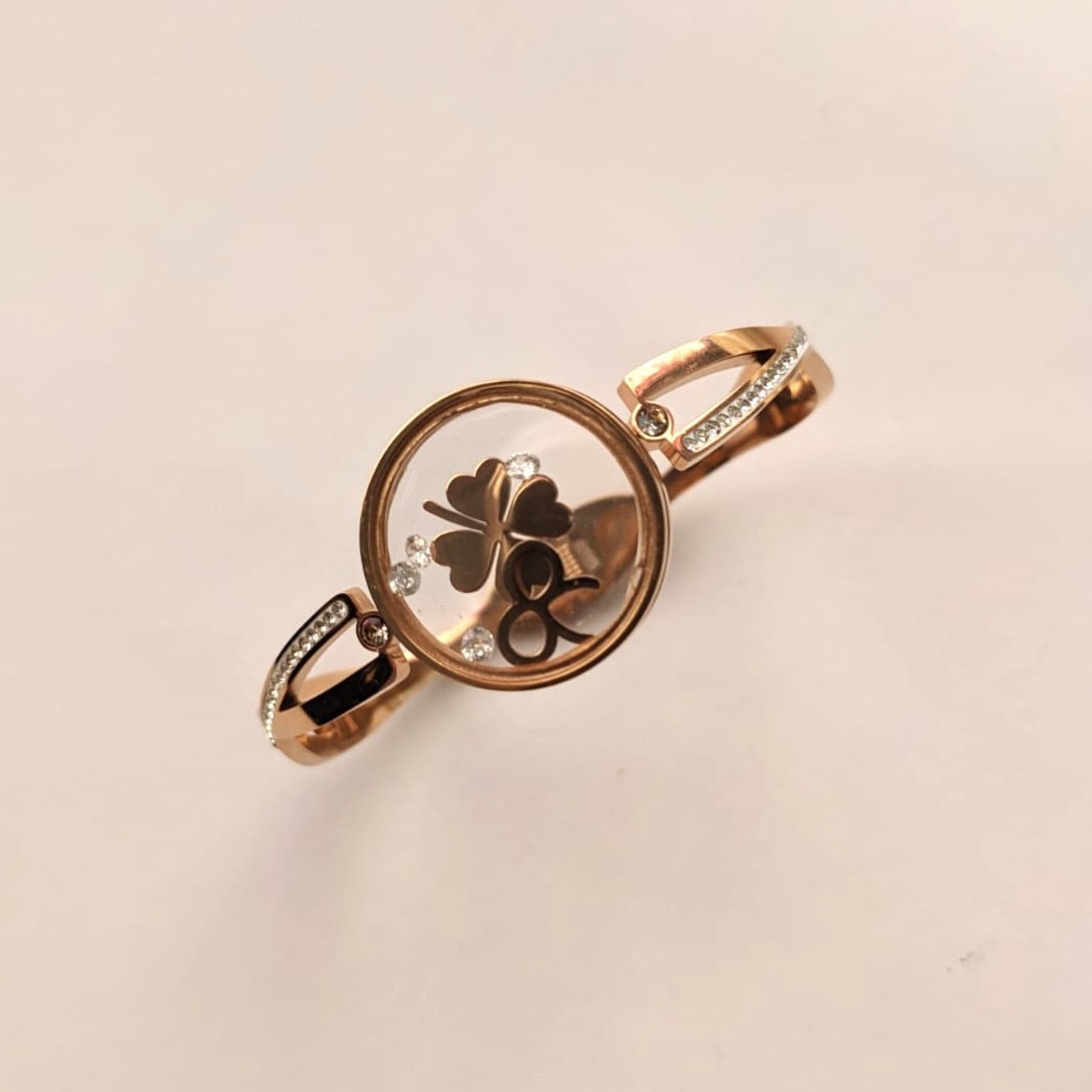 Stylish Circular Clover Design Bracelet
