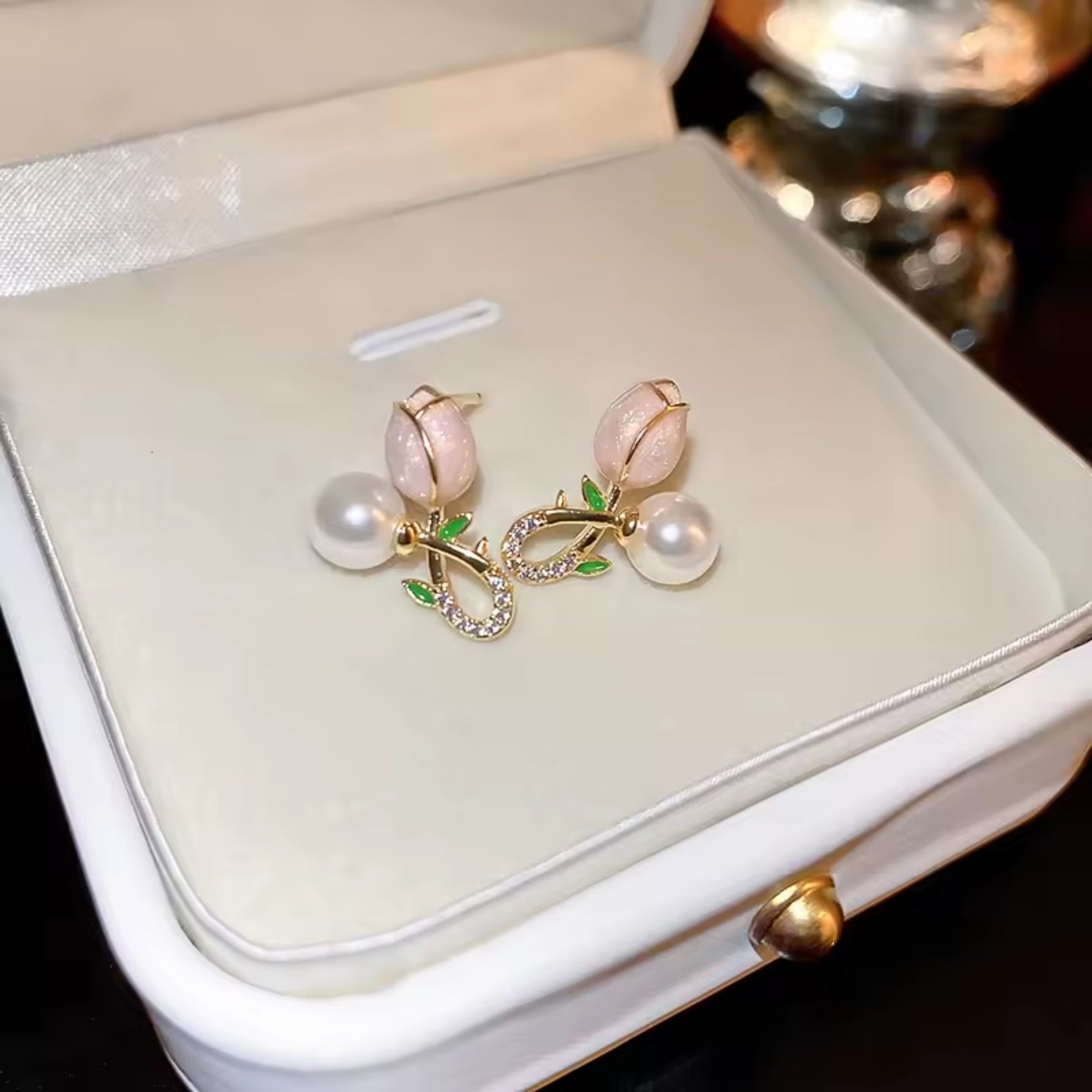 Elegant Tulip Pearl Stud Earrings PINK