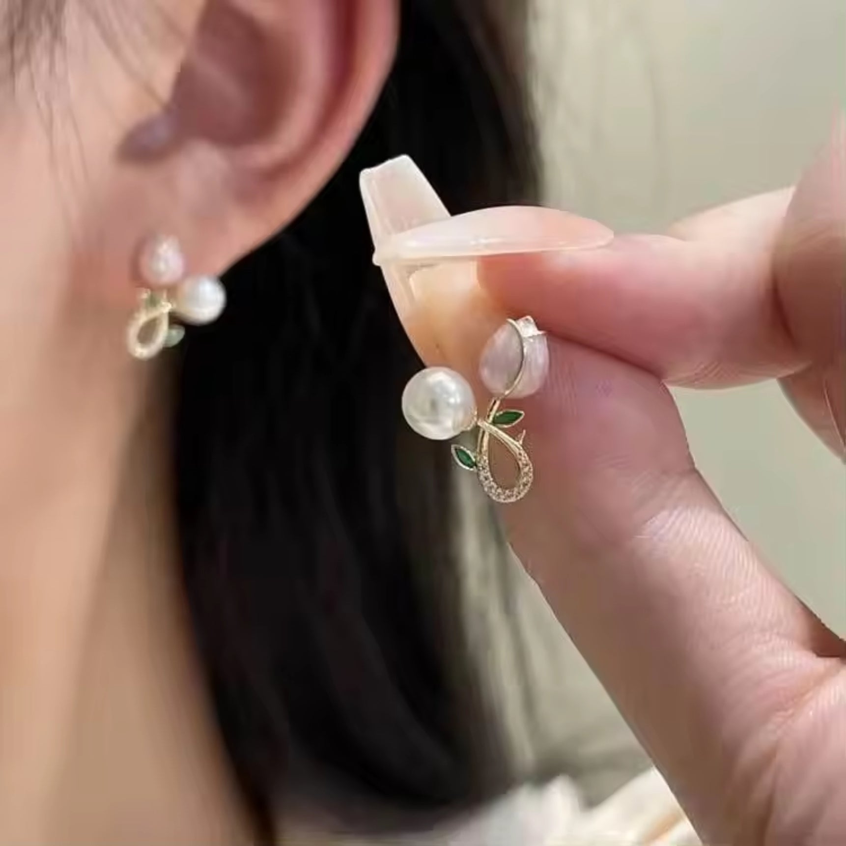 Elegant Tulip Pearl Stud Earrings PINK