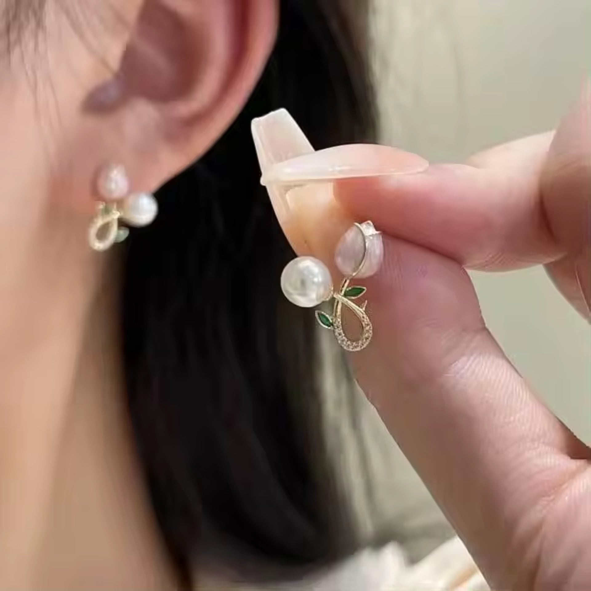 Elegant Tulip Pearl Stud Earrings PINK