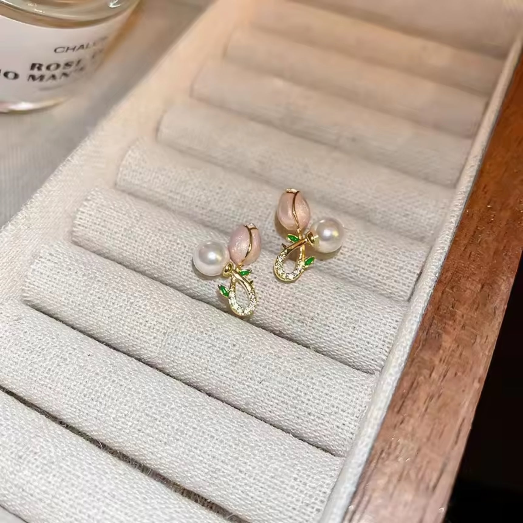 Elegant Tulip Pearl Stud Earrings PINK