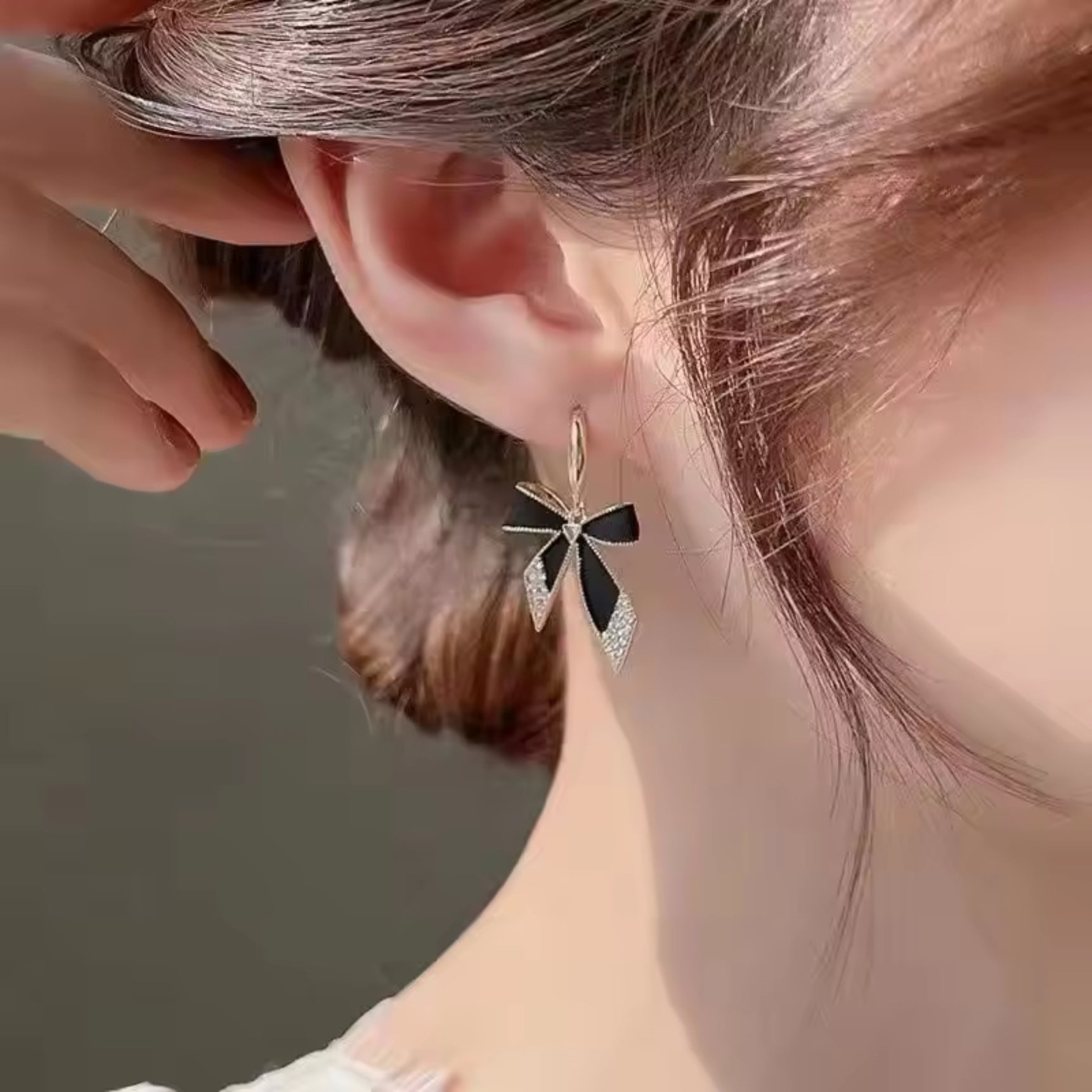 Chic Crystal Black Bow Earrings