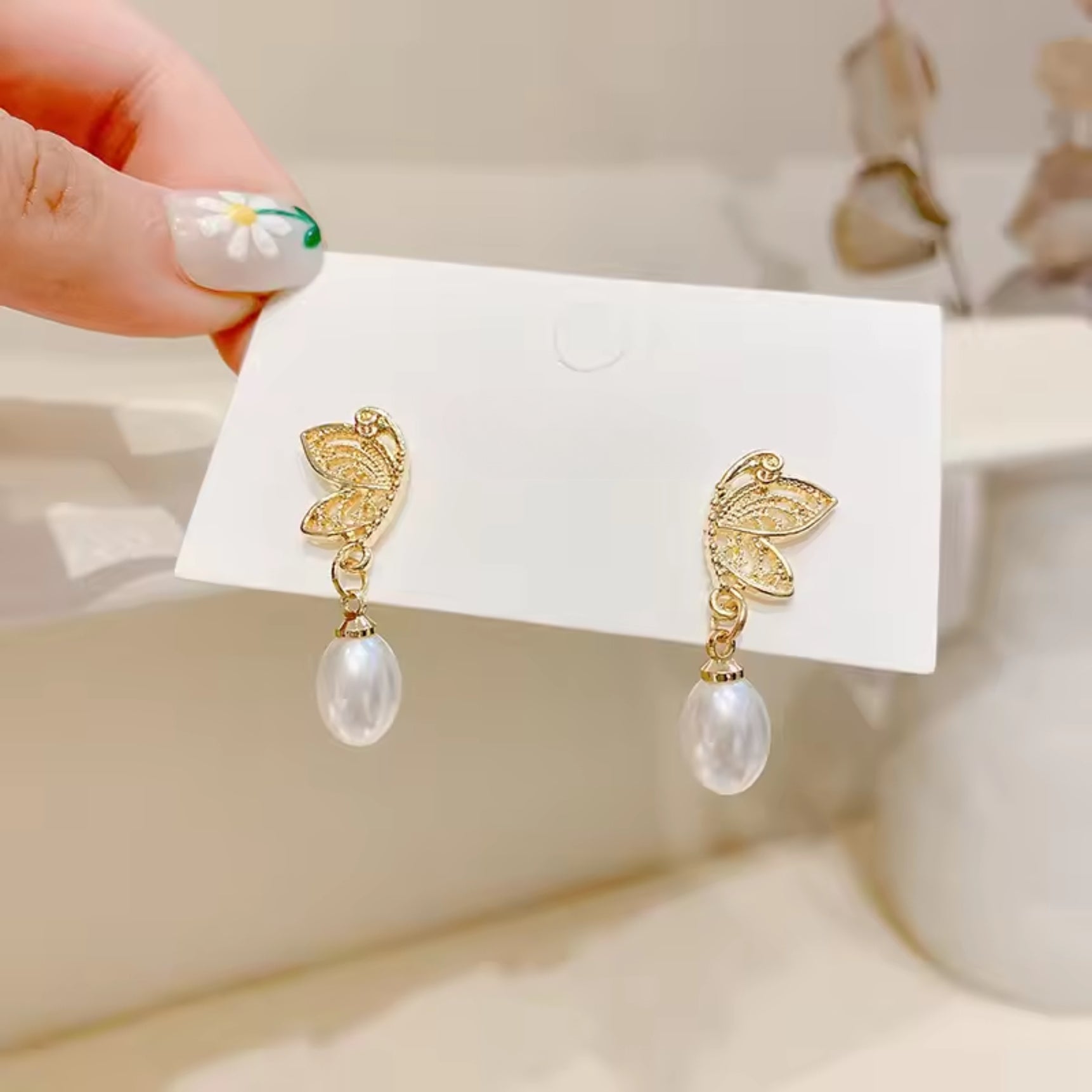 Half Wings Pearl Drop