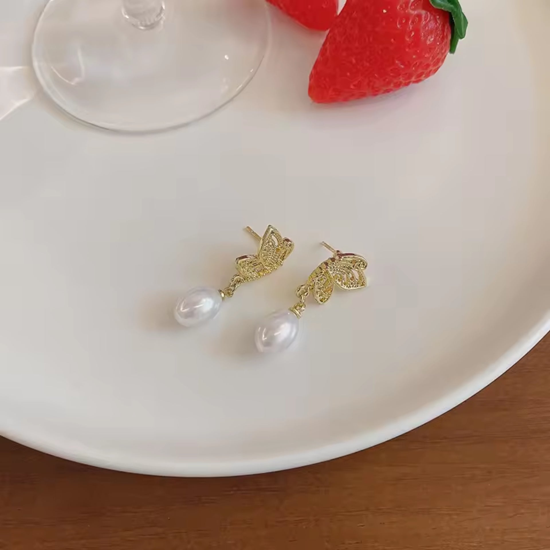 Half Wings Pearl Drop