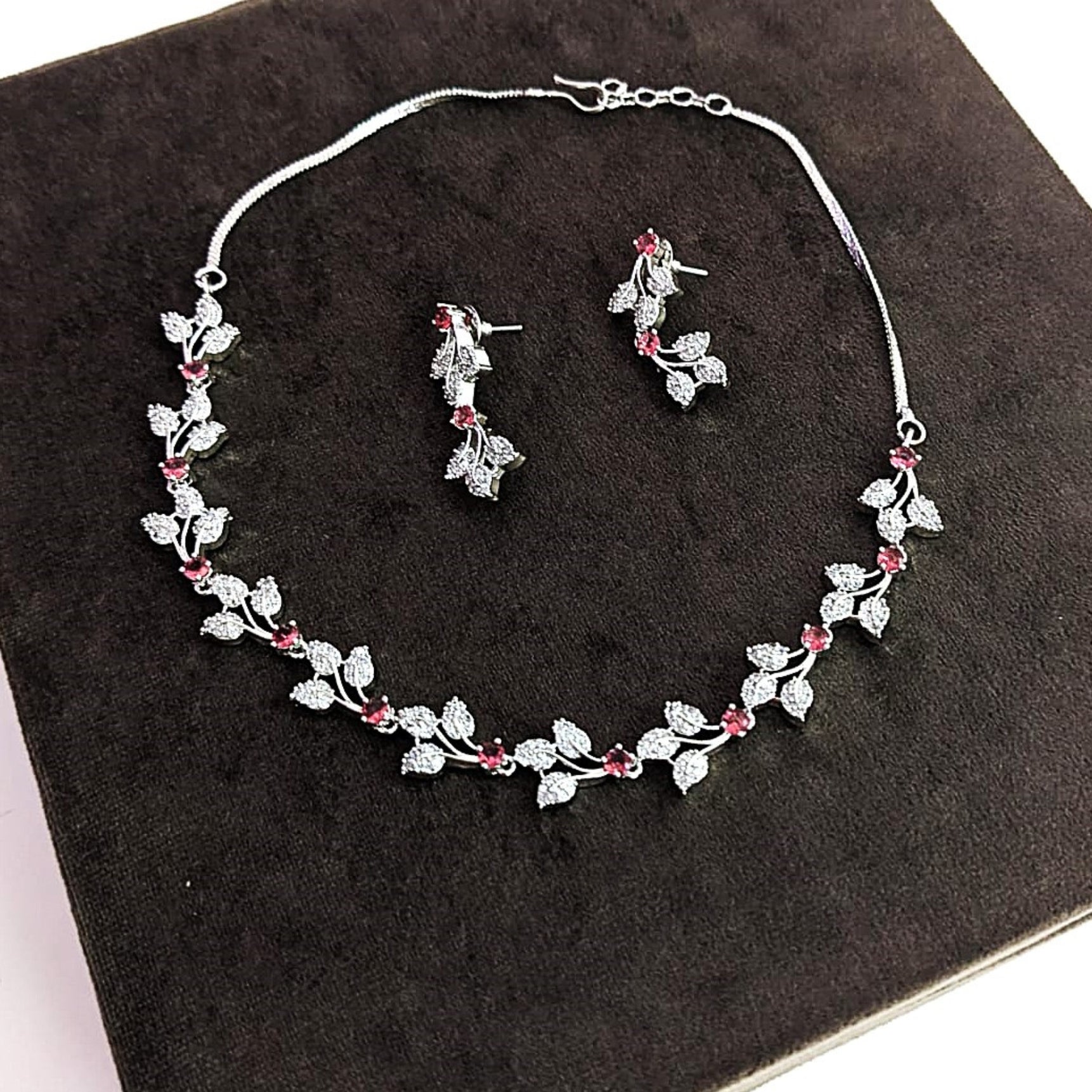 Radiant Leafy AD Necklace Set