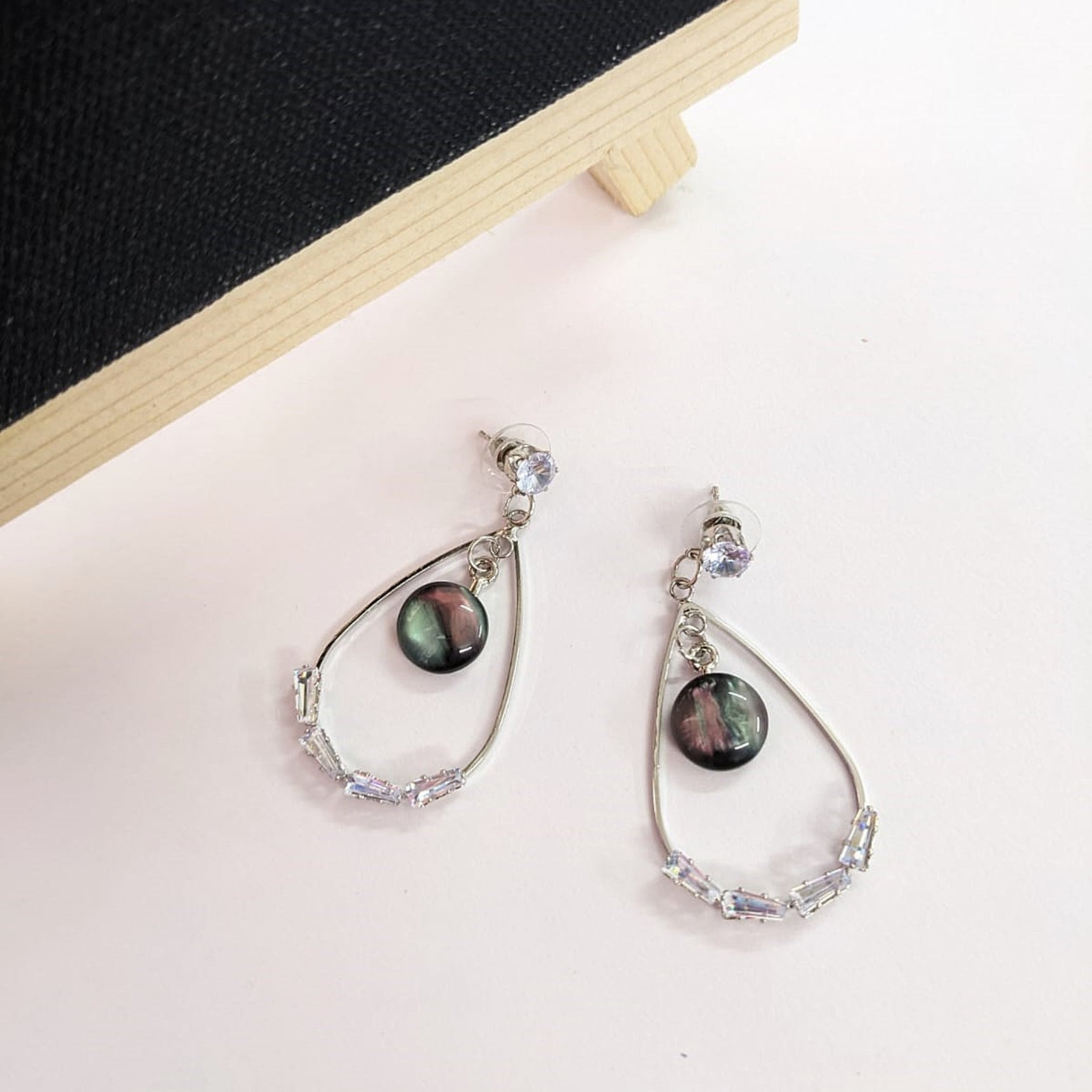 Monalisa Sparkling Oval Earrings