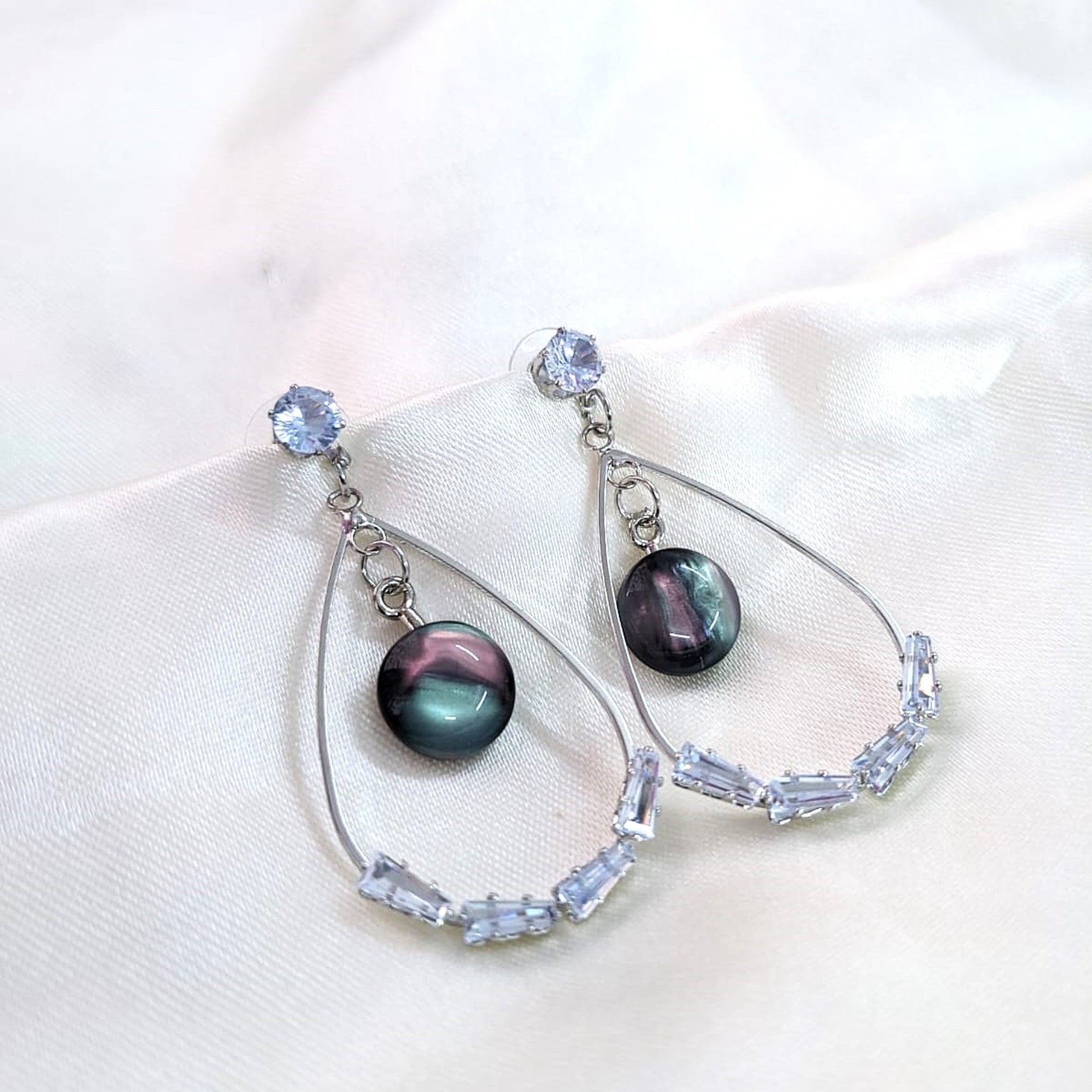 Monalisa Sparkling Oval Earrings