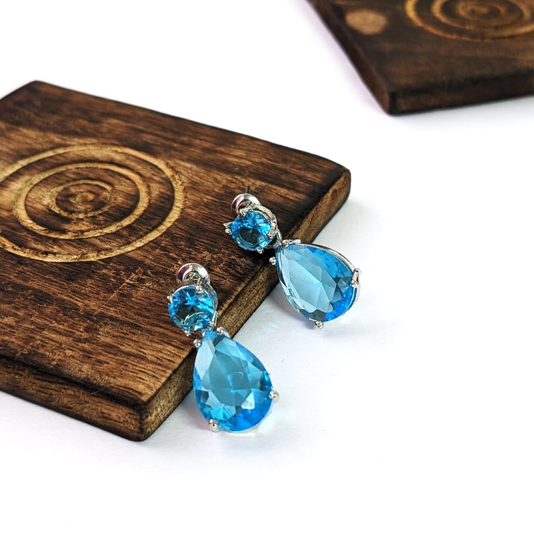 Sparkling AD Water Droplets Earrings BLUE