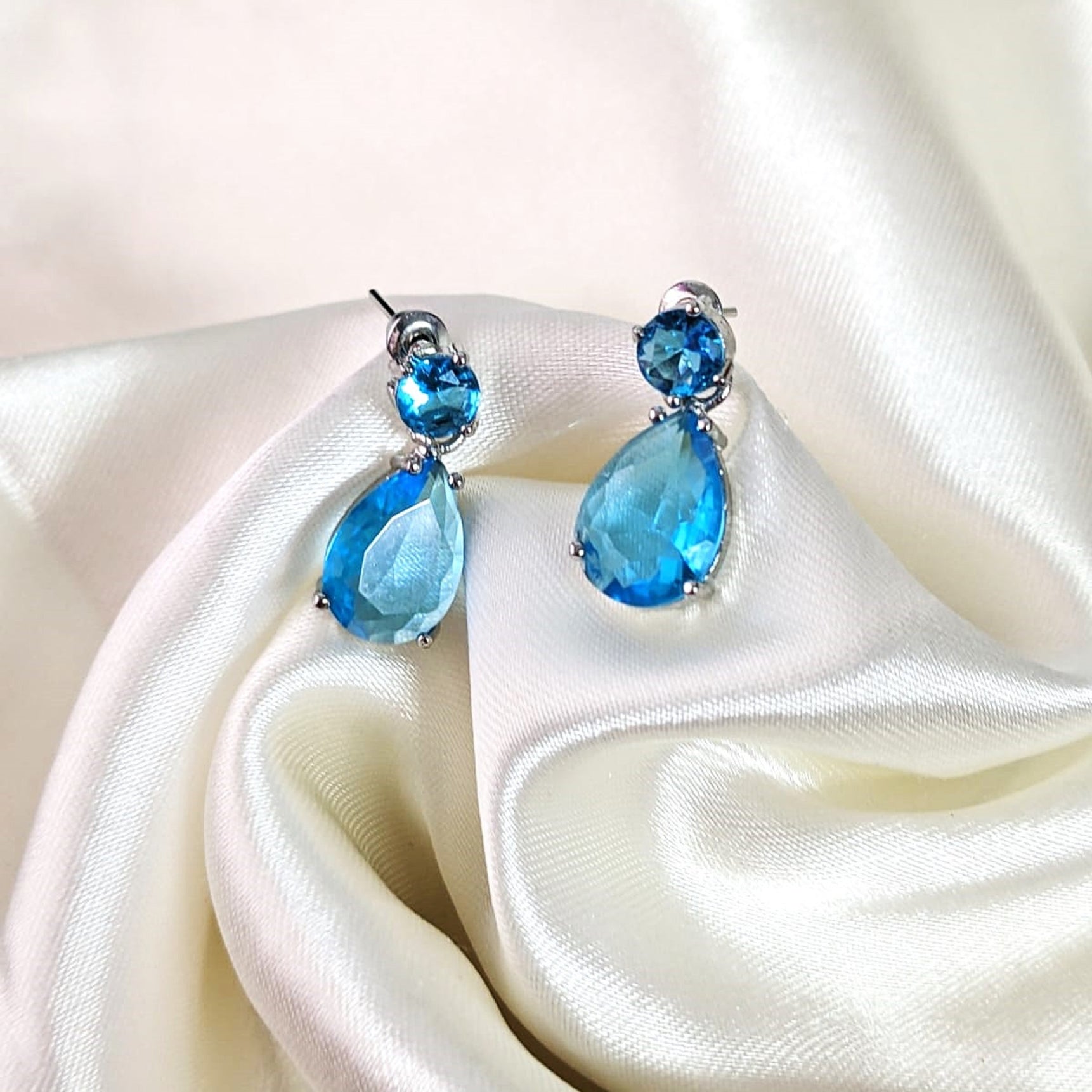 Sparkling AD Water Droplets Earrings BLUE
