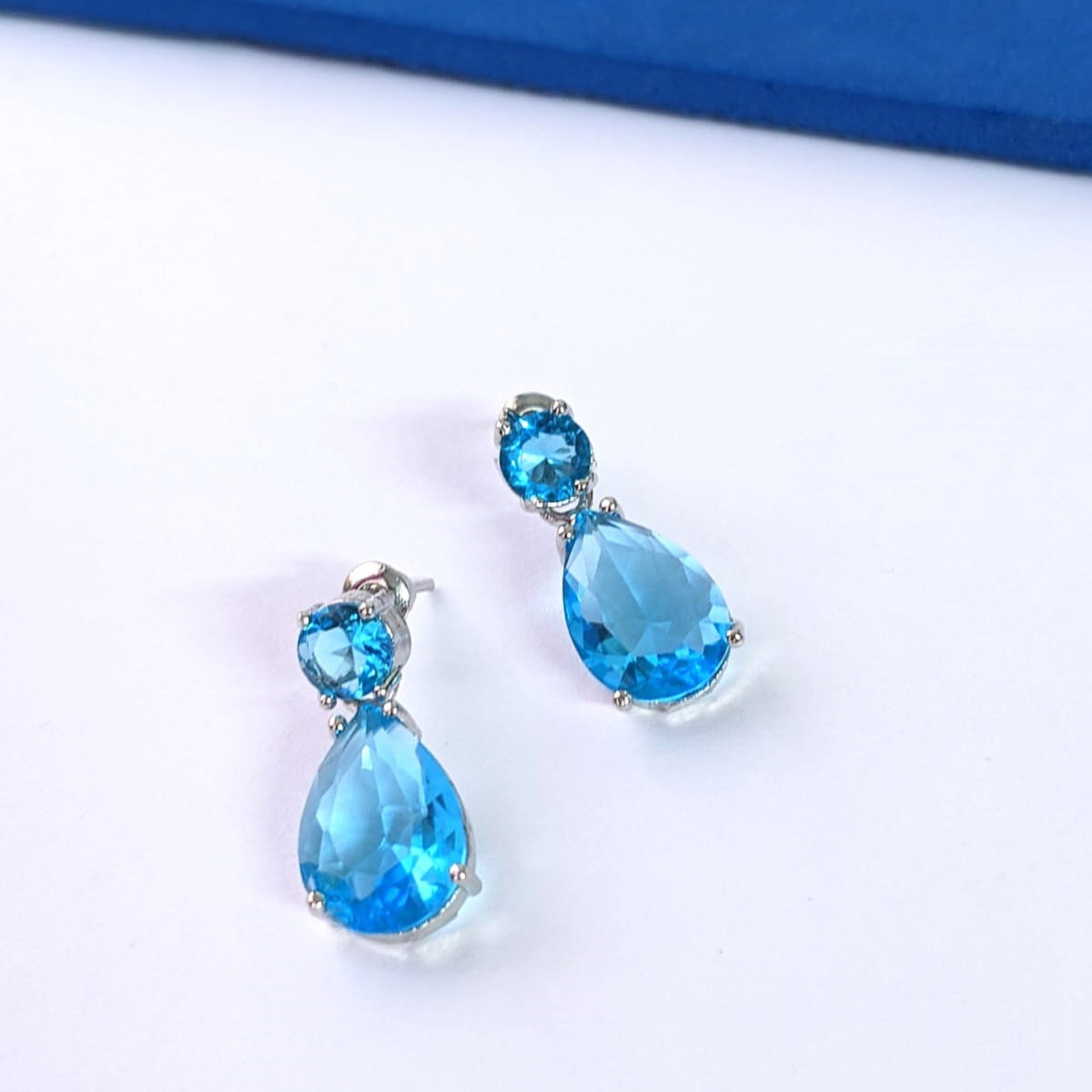 Sparkling AD Water Droplets Earrings BLUE