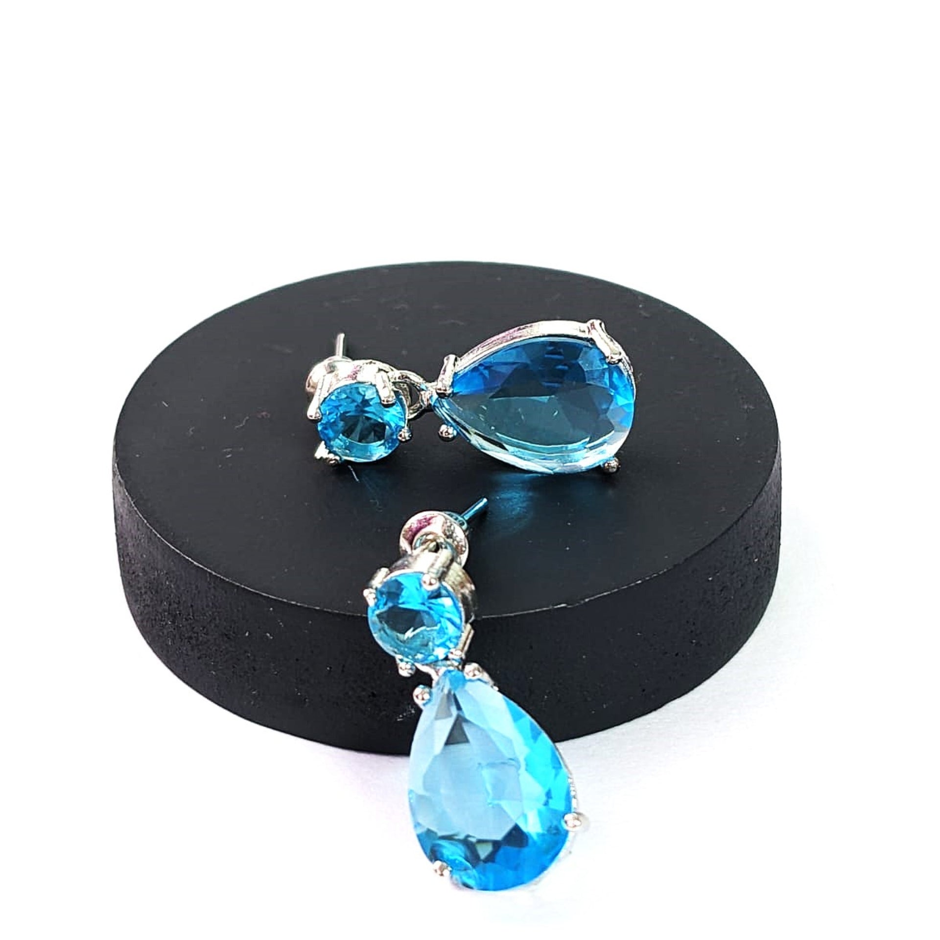 Sparkling AD Water Droplets Earrings BLUE