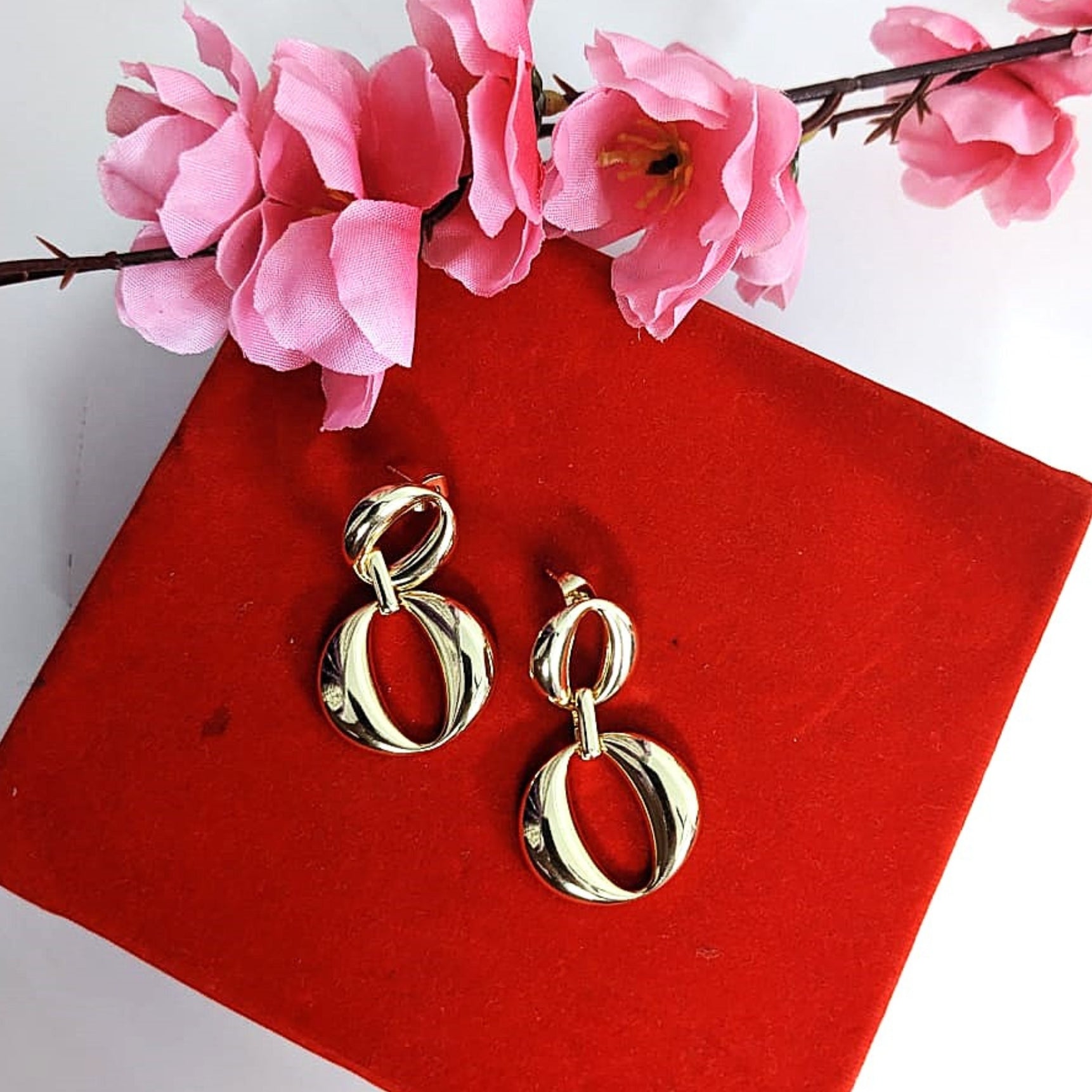 Eternal Elegance Golden Eight Earrings