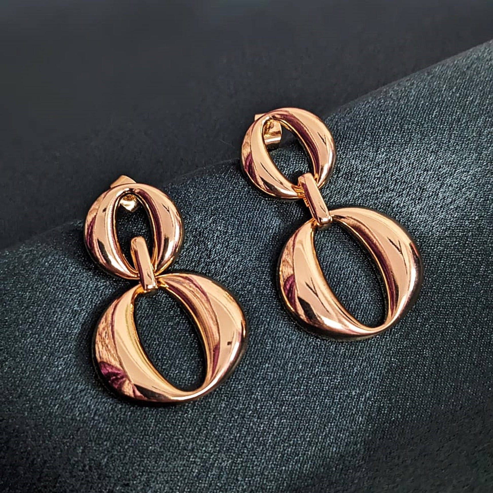 Eternal Elegance Golden Eight Earrings