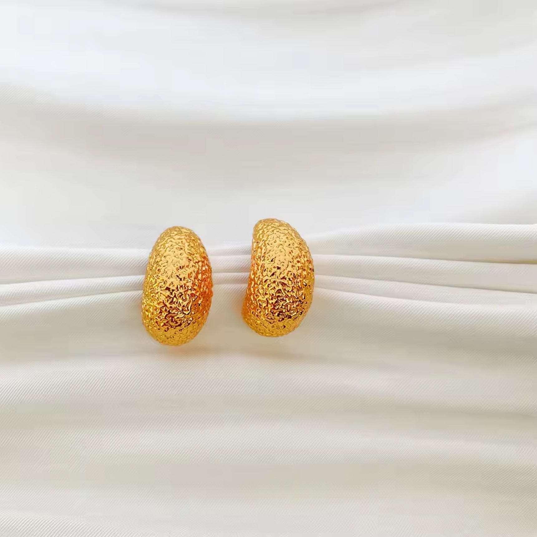 Water drop fold texture earrings