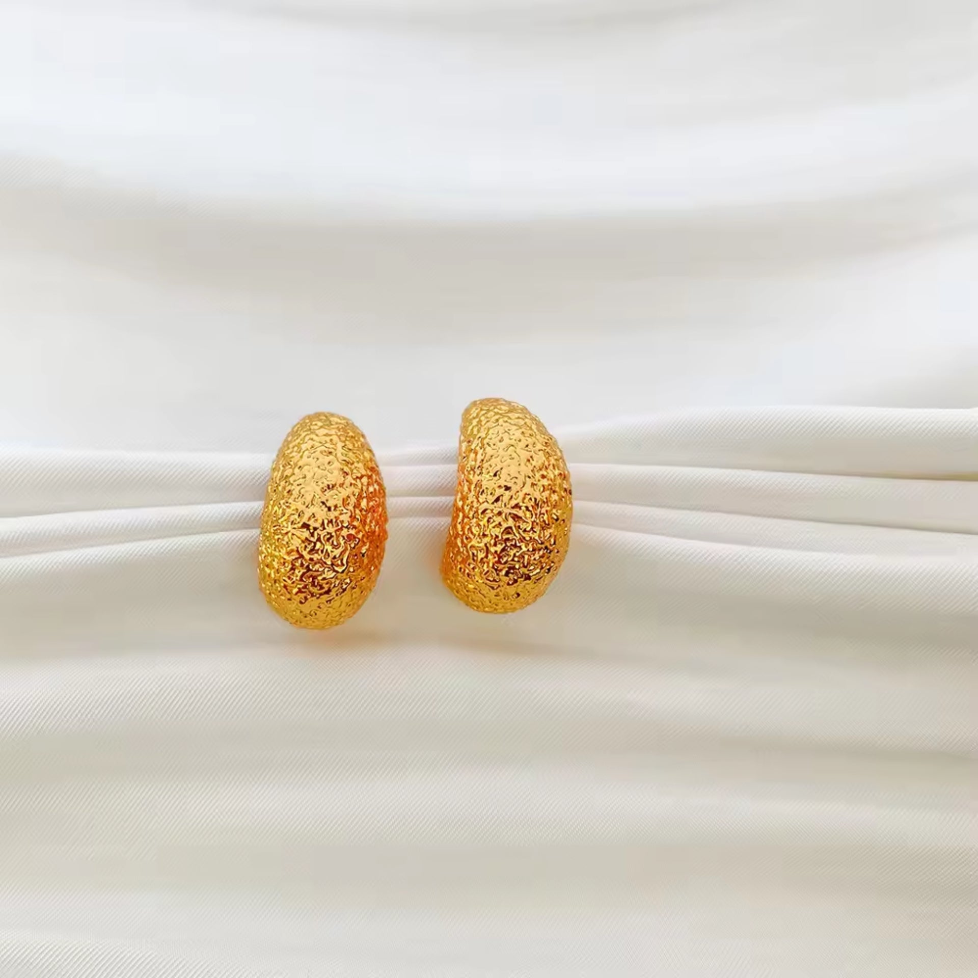 Water drop fold texture earrings