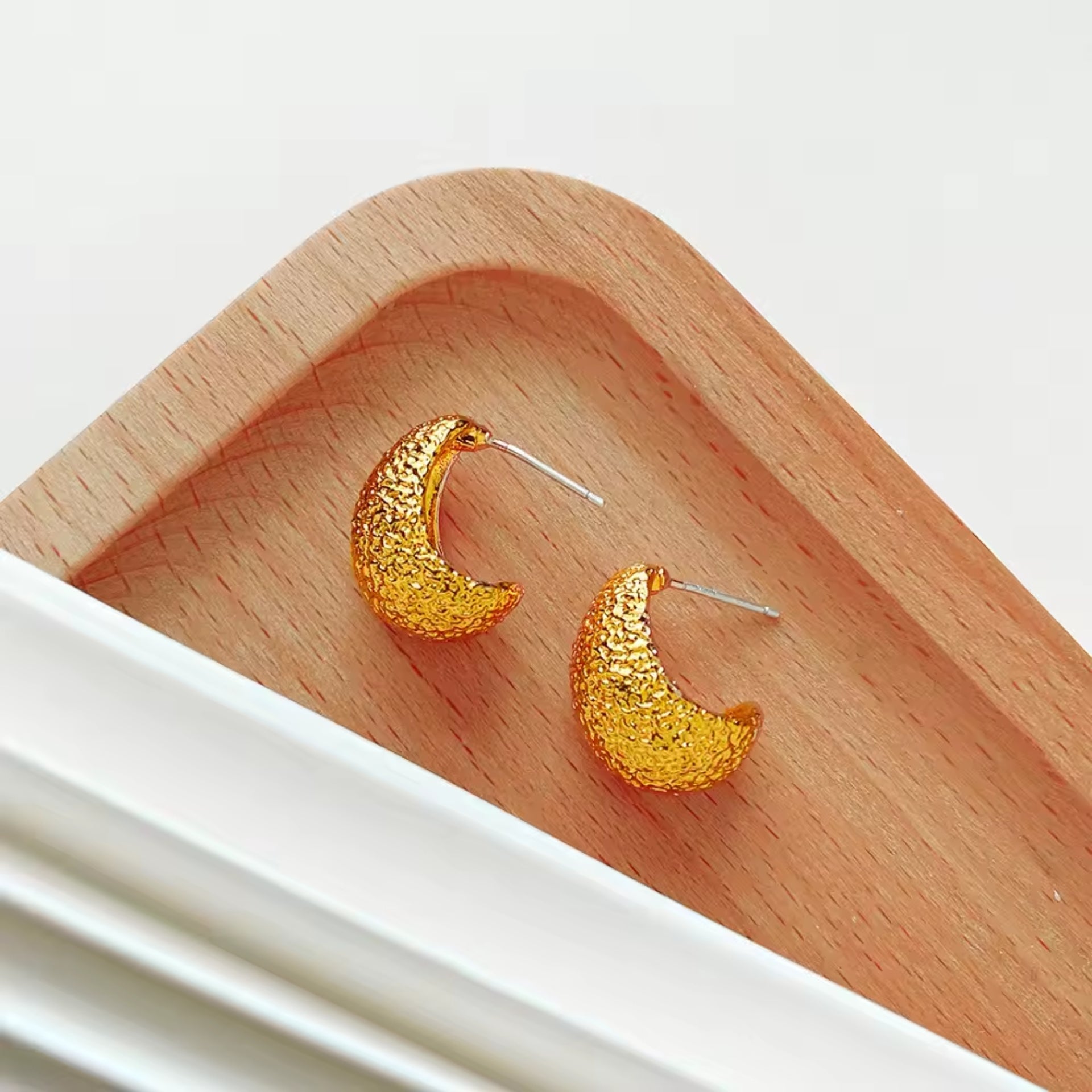 Water drop fold texture earrings