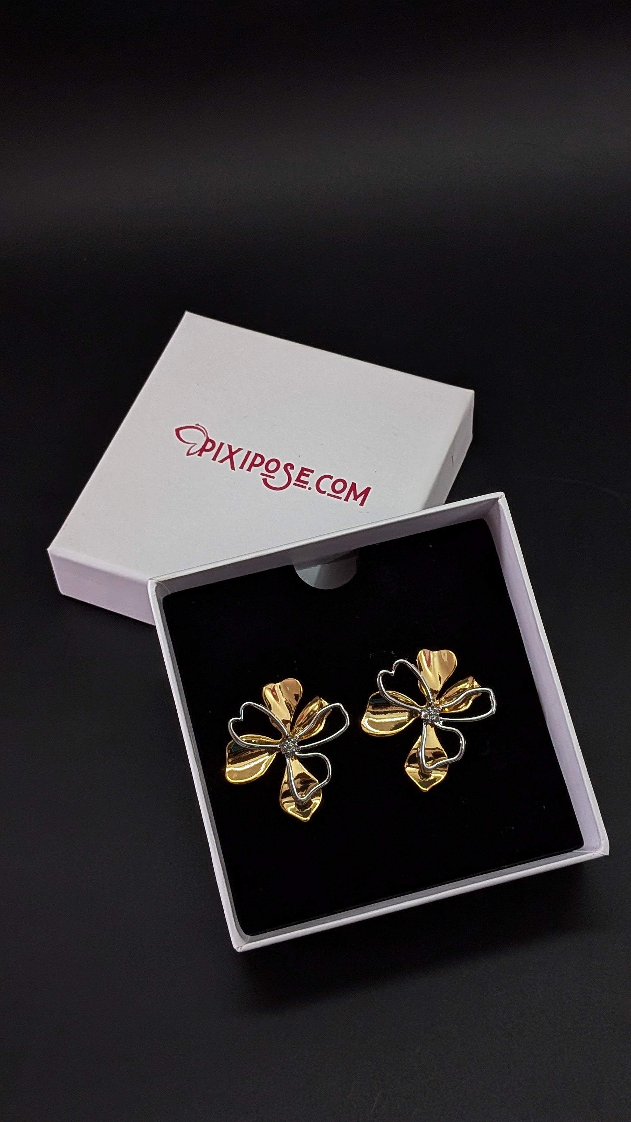 Golden Flower Stud Earrings – Elegant Daily & Party Wear