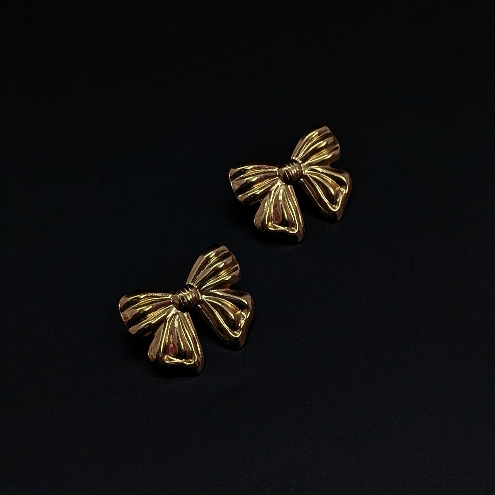 Golden Bow Stud Earrings – Elegant Ribbon-Inspired Jewelry