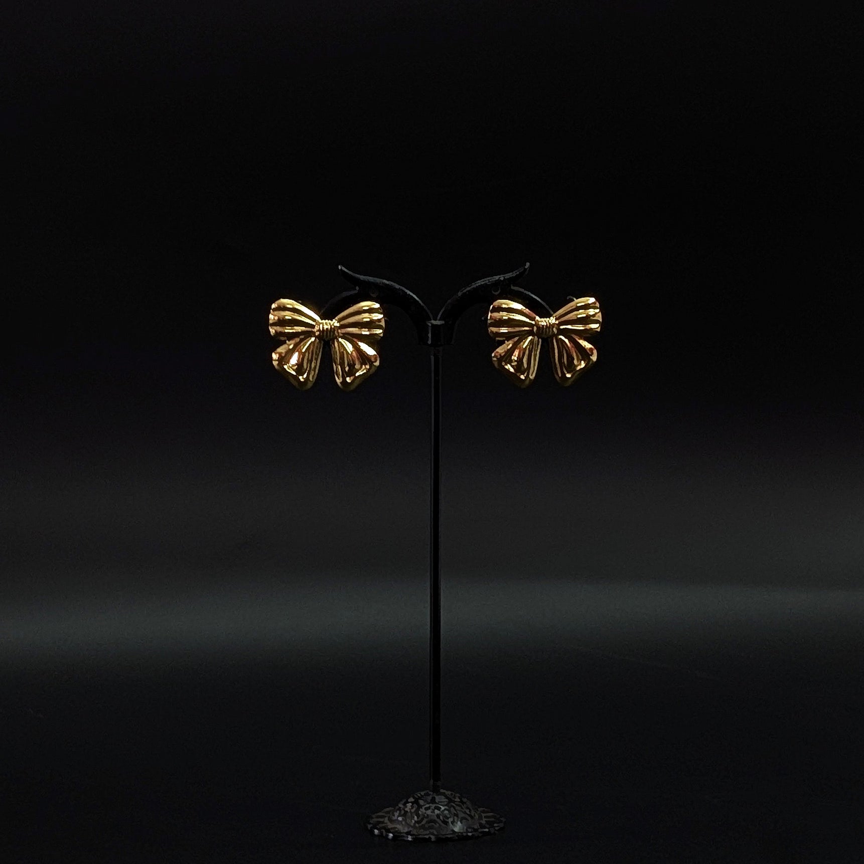 Golden Bow Stud Earrings – Elegant Ribbon-Inspired Jewelry
