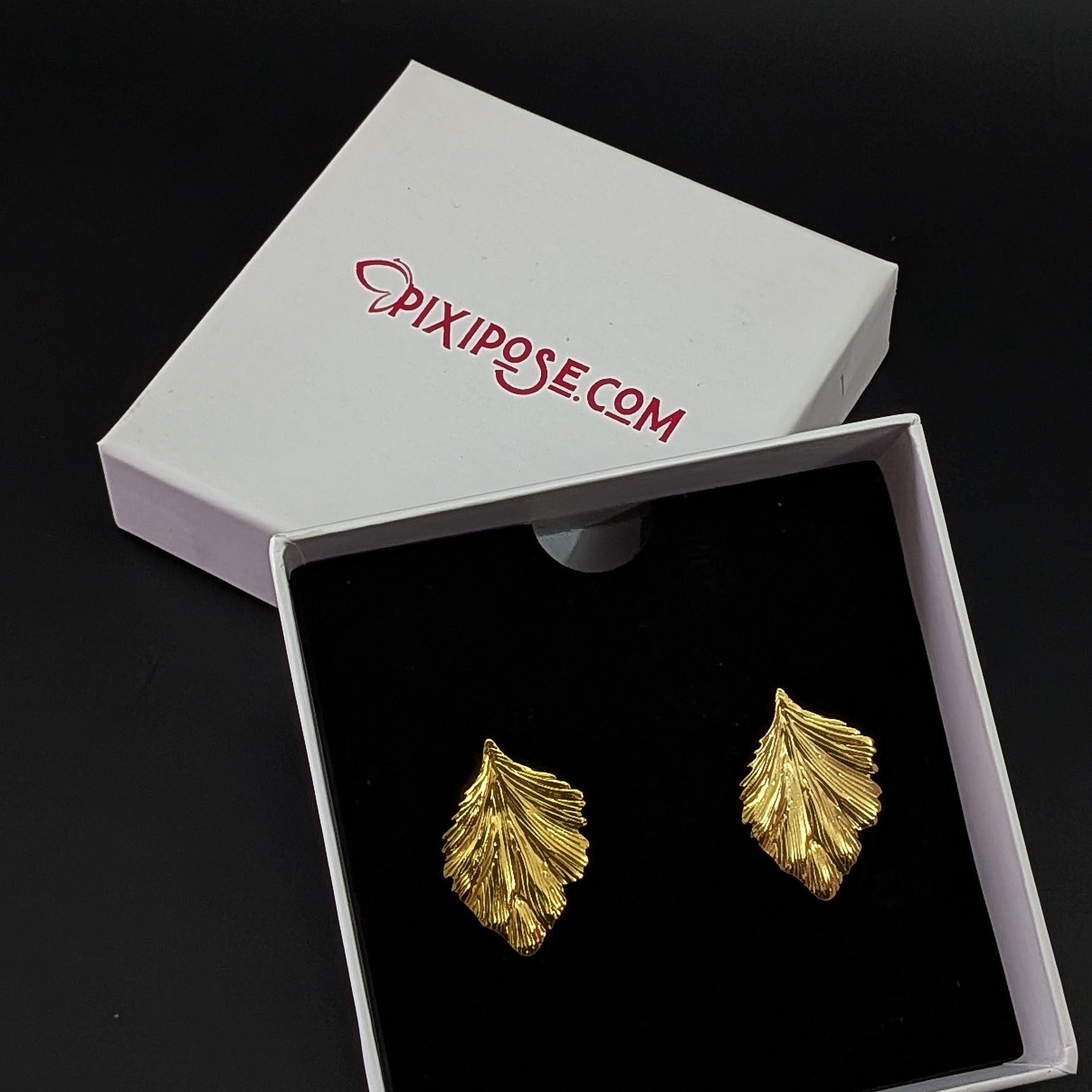 Golden Leaf Stud Earrings – Elegant Nature-Inspired Jewelry