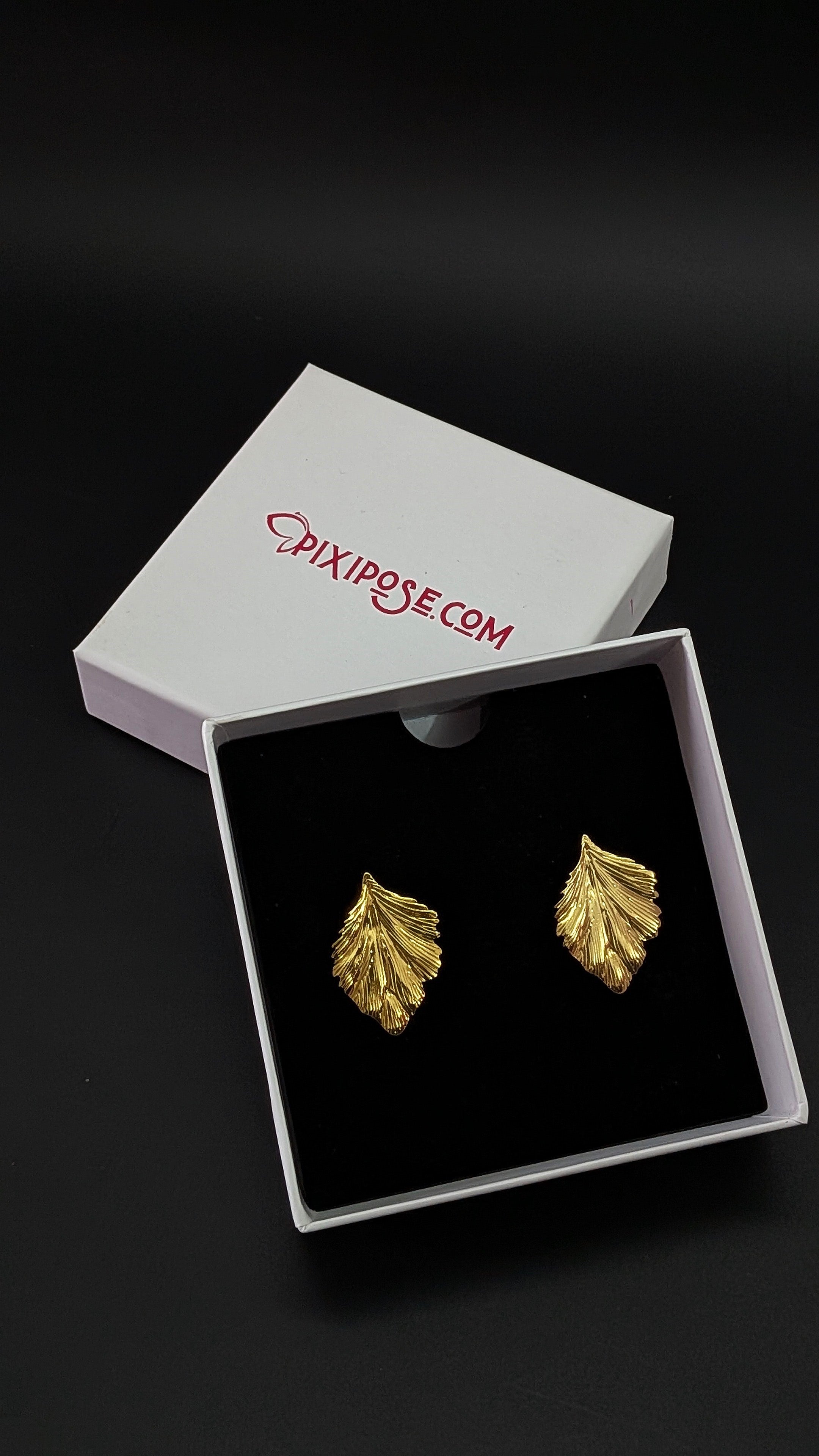Golden Leaf Stud Earrings – Elegant Nature-Inspired Jewelry