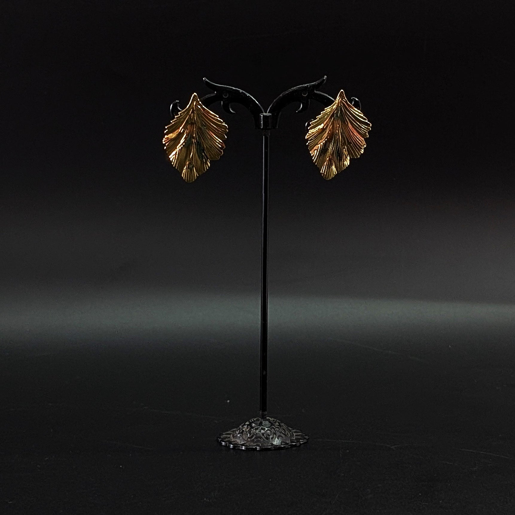 Golden Leaf Stud Earrings – Elegant Nature-Inspired Jewelry