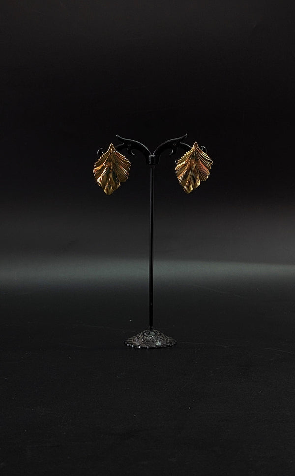 Golden Leaf Stud Earrings – Elegant Nature-Inspired Jewelry