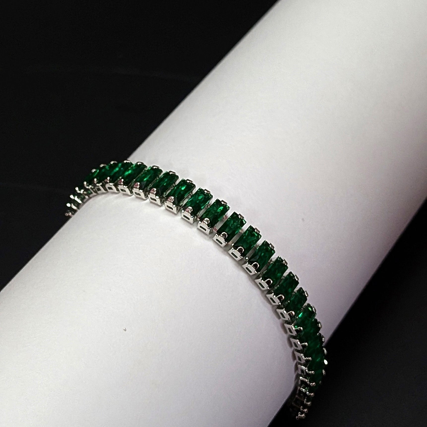 Elegant Emerald Green Tennis Bracelet with Silver Detailing