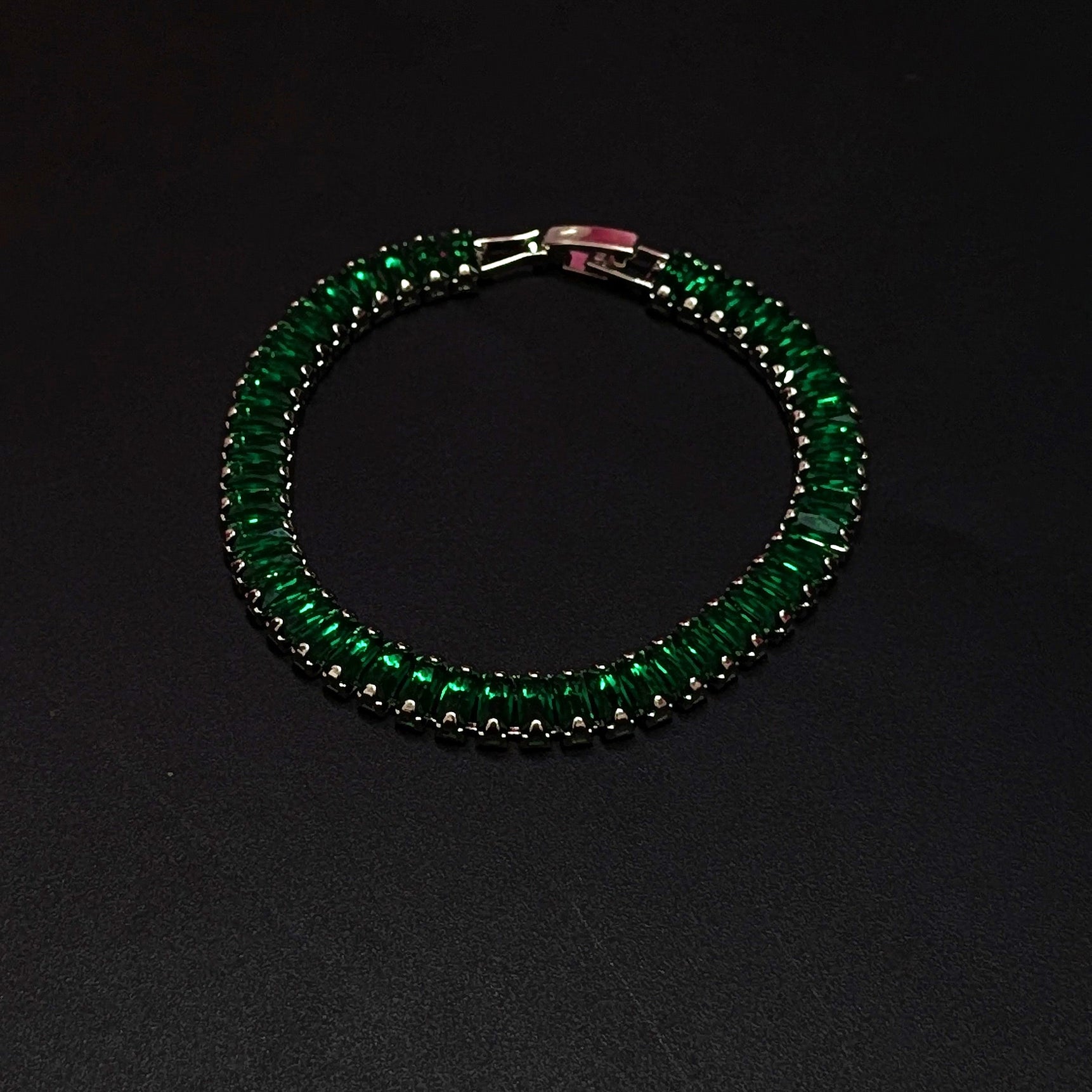 Elegant Emerald Green Tennis Bracelet with Silver Detailing