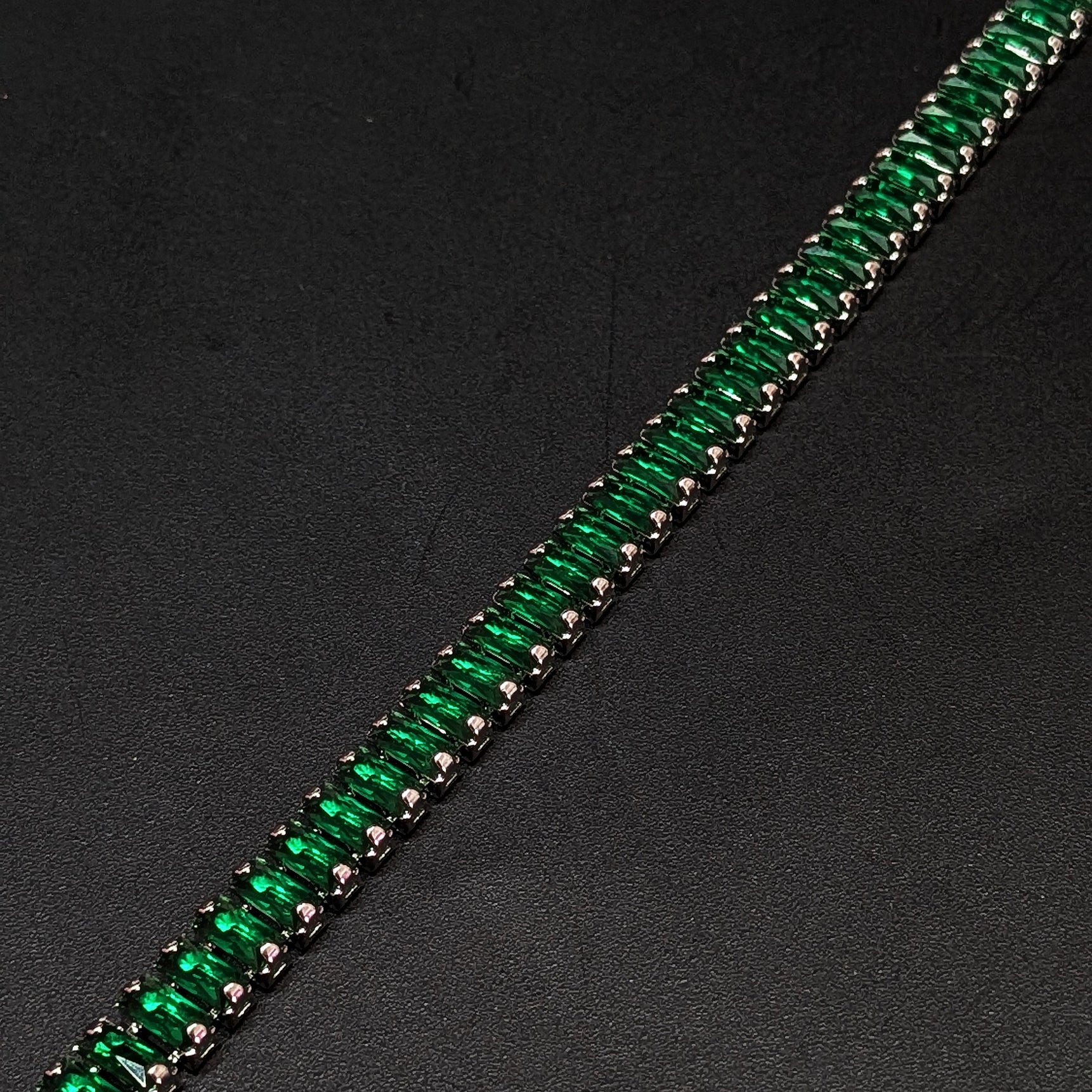Elegant Emerald Green Tennis Bracelet with Silver Detailing
