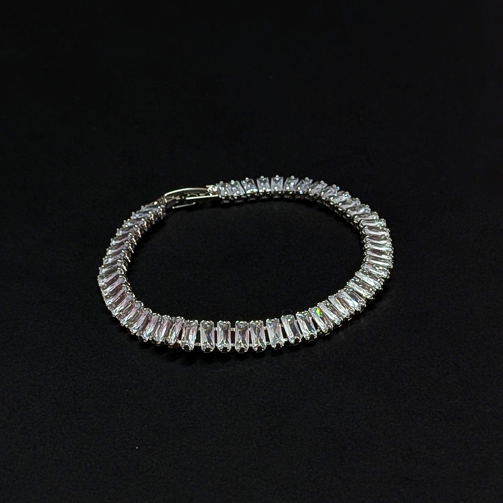 Elegant Silver Crystal Tennis Bracelet – Dazzling Shine