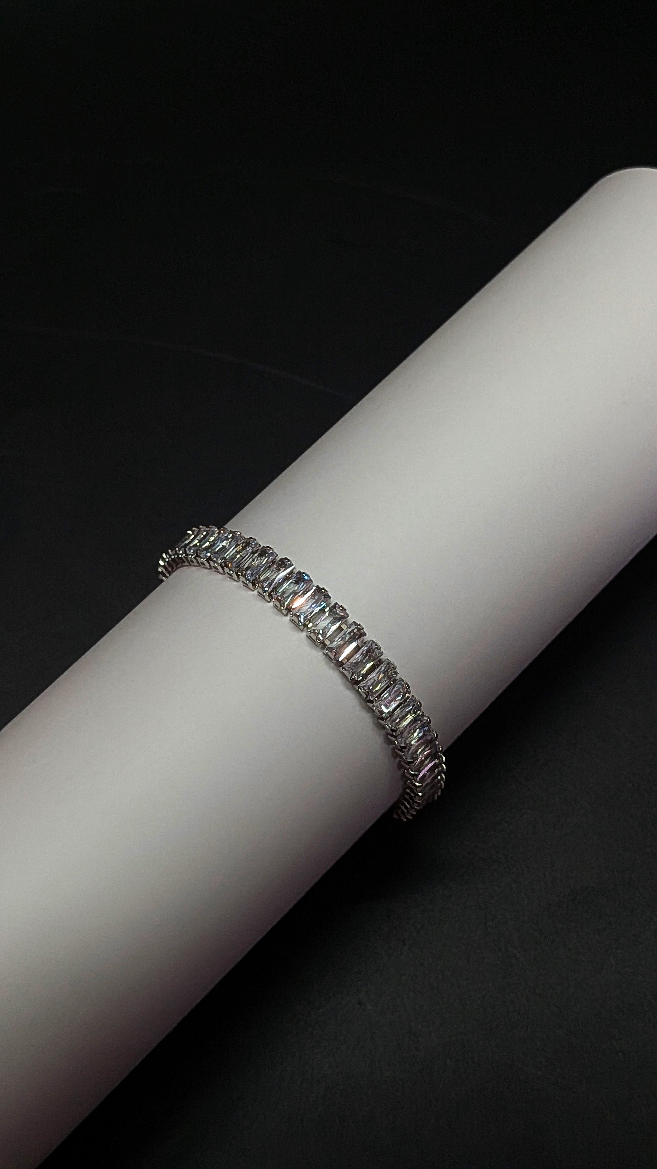 Classic Silver Crystal Tennis Bracelet – Sparkling Elegance