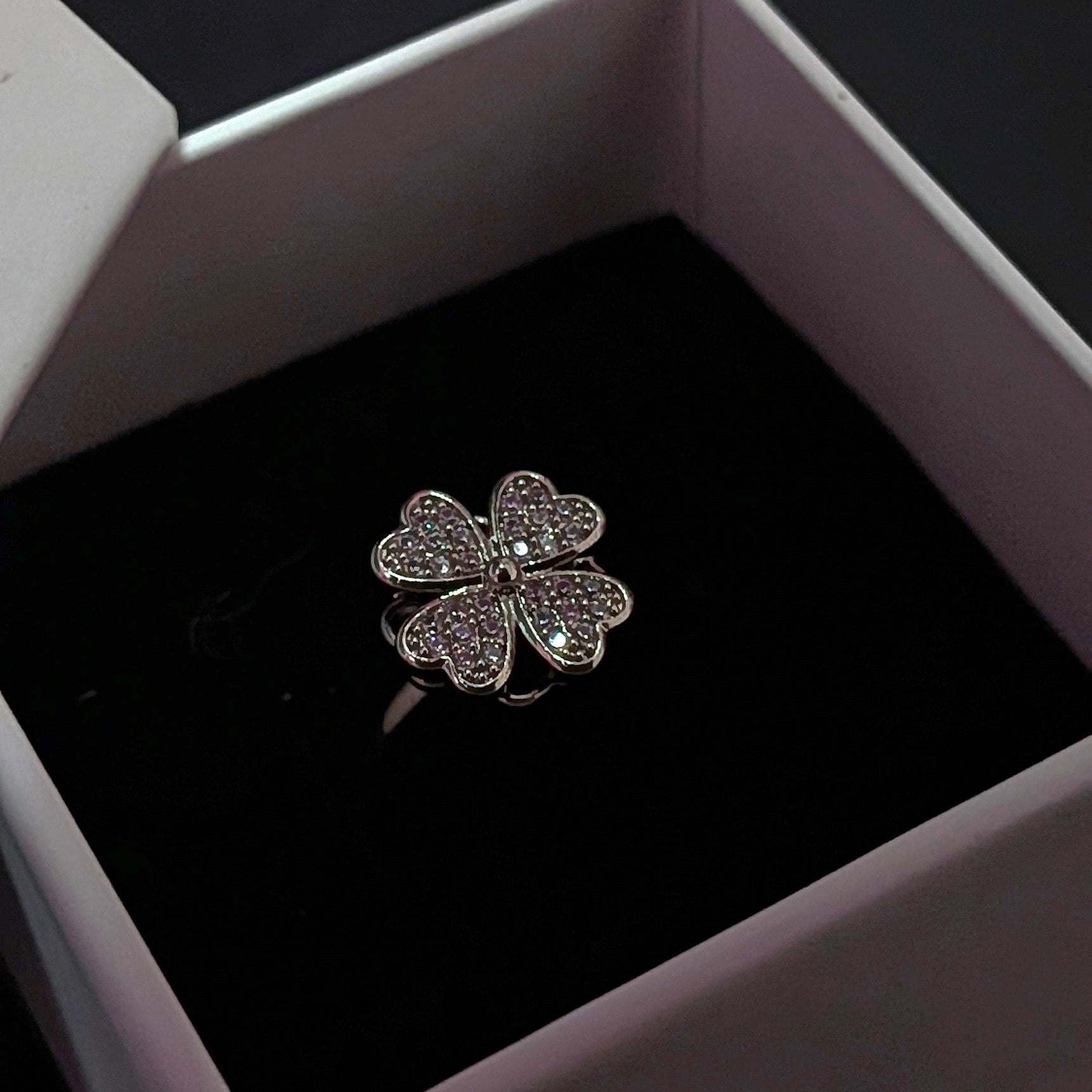 Four-Leaf Clover Anxiety Spinner Ring – Lucky Stress-Relief Jewelry