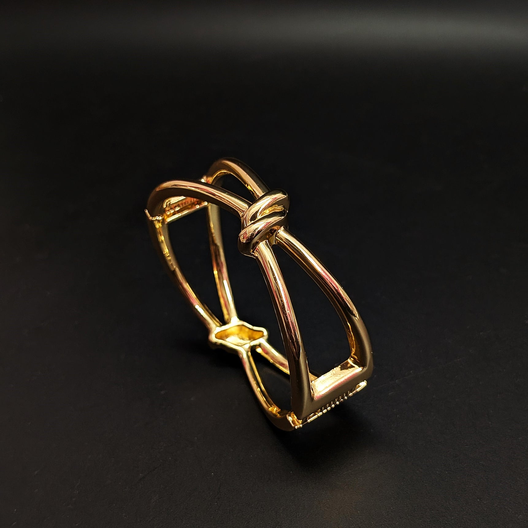 Golden Knot Cuff Bracelet – Bold Minimalist Statement