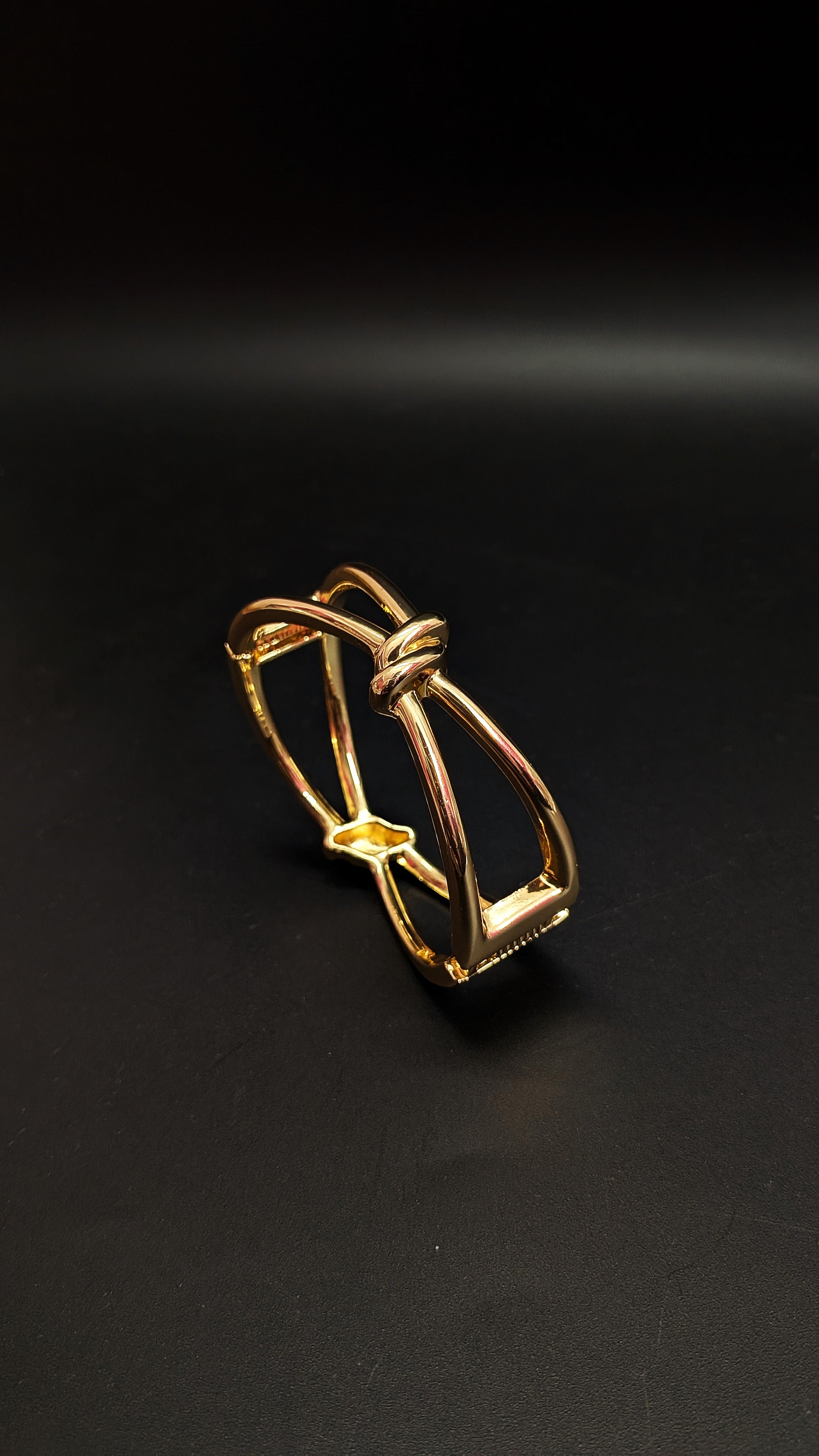 Golden Knot Cuff Bracelet – Bold Minimalist Statement